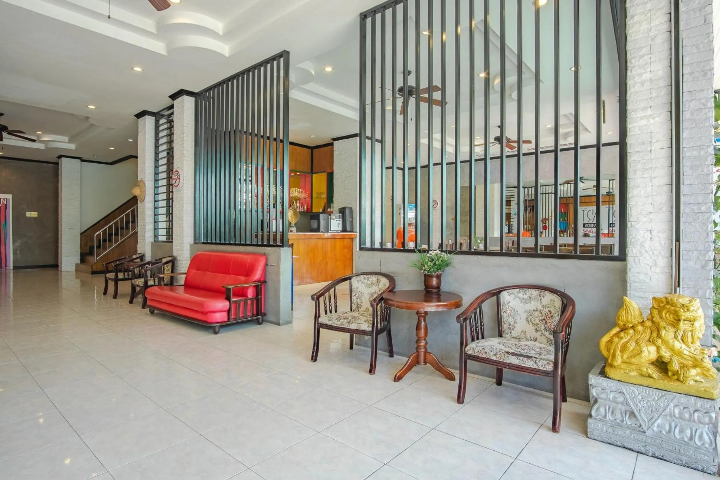 Lobby or reception in Art Mansion Patong Hotel