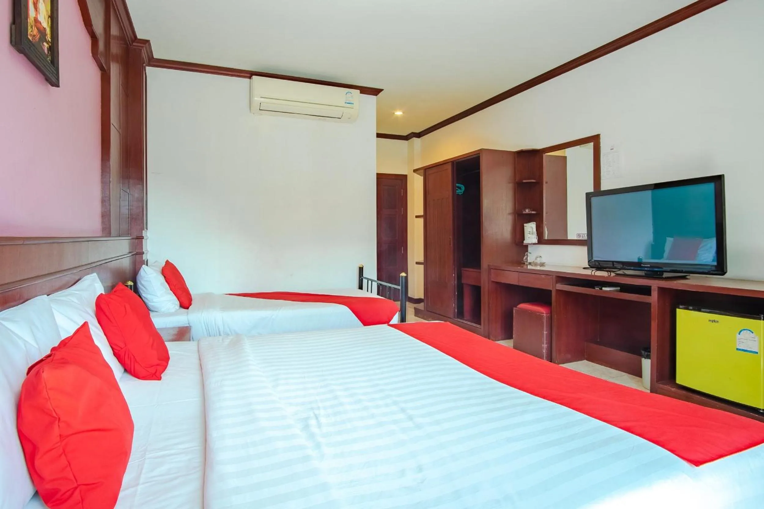 TV and multimedia, Bed in Art Mansion Patong Hotel