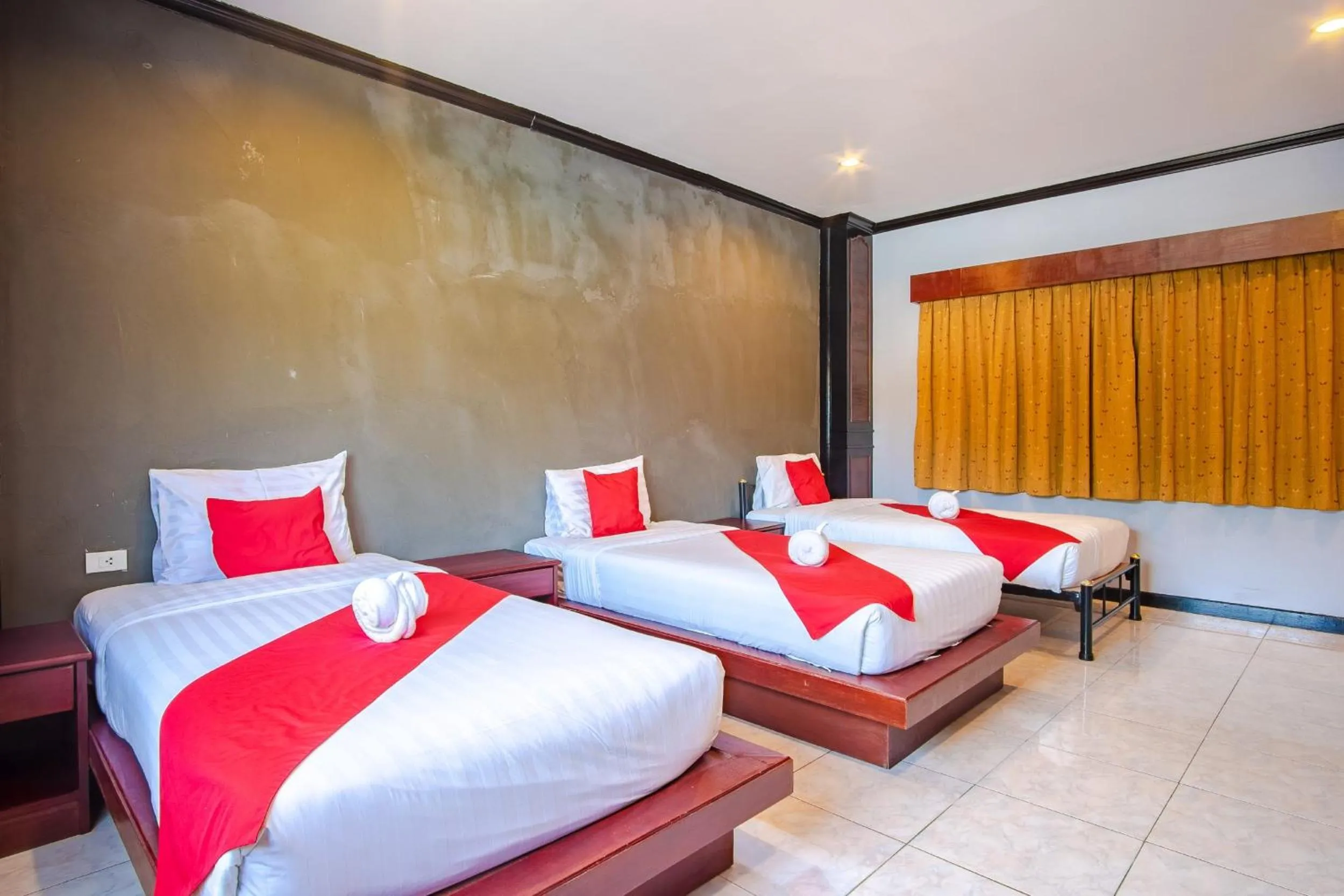 Bed in Art Mansion Patong Hotel