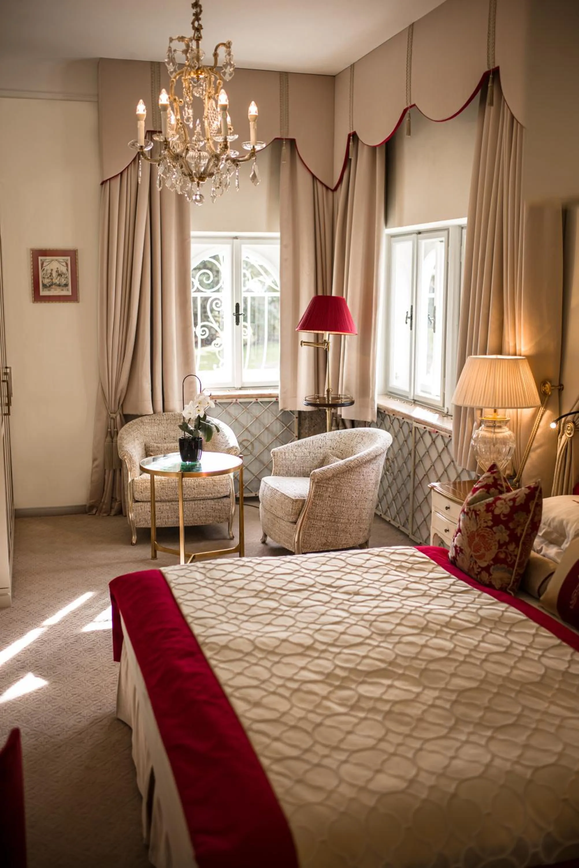 Photo of the whole room, Bed in Hotel Schloss Mönchstein