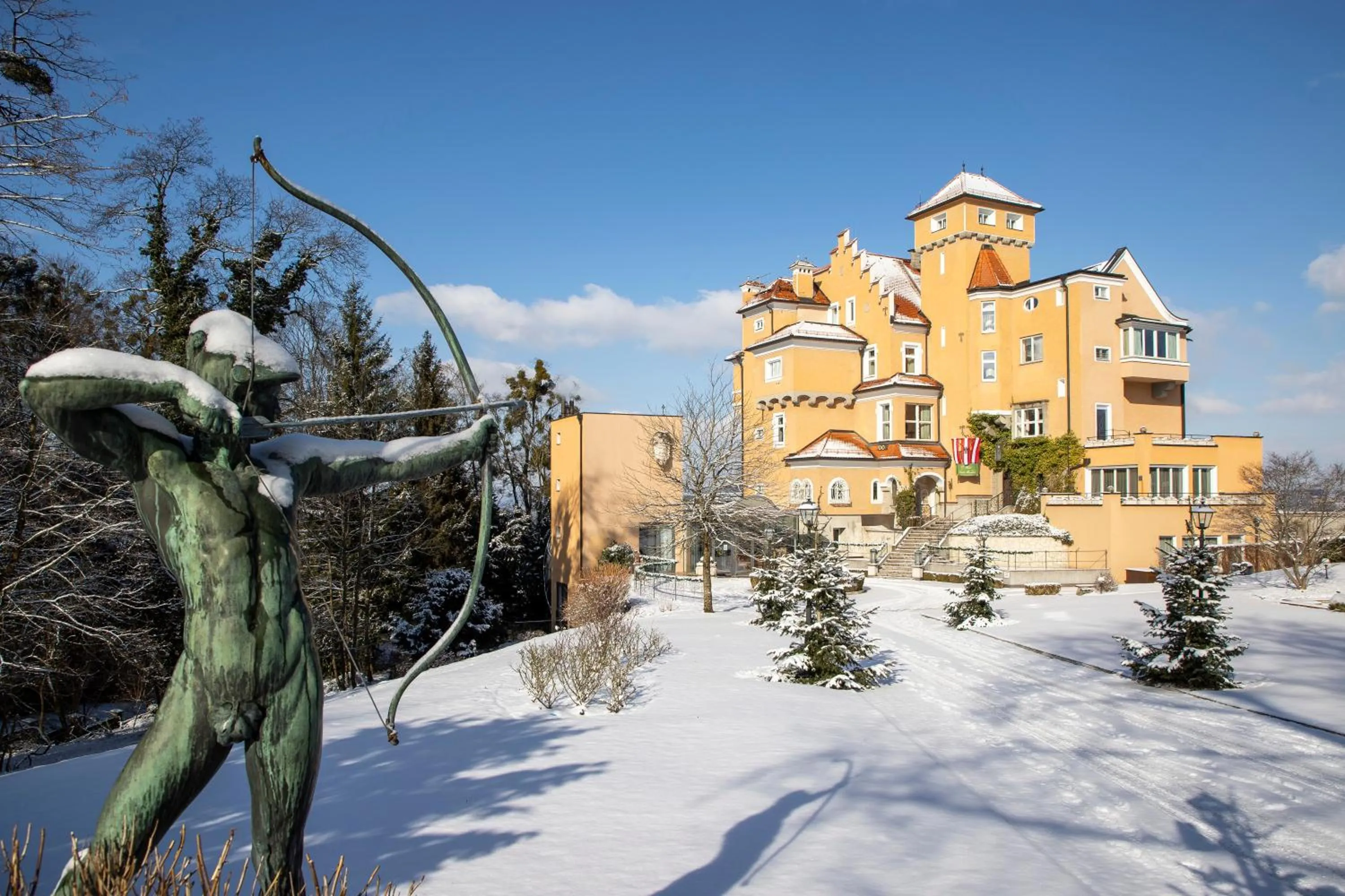 Facade/entrance in Hotel Schloss Mönchstein