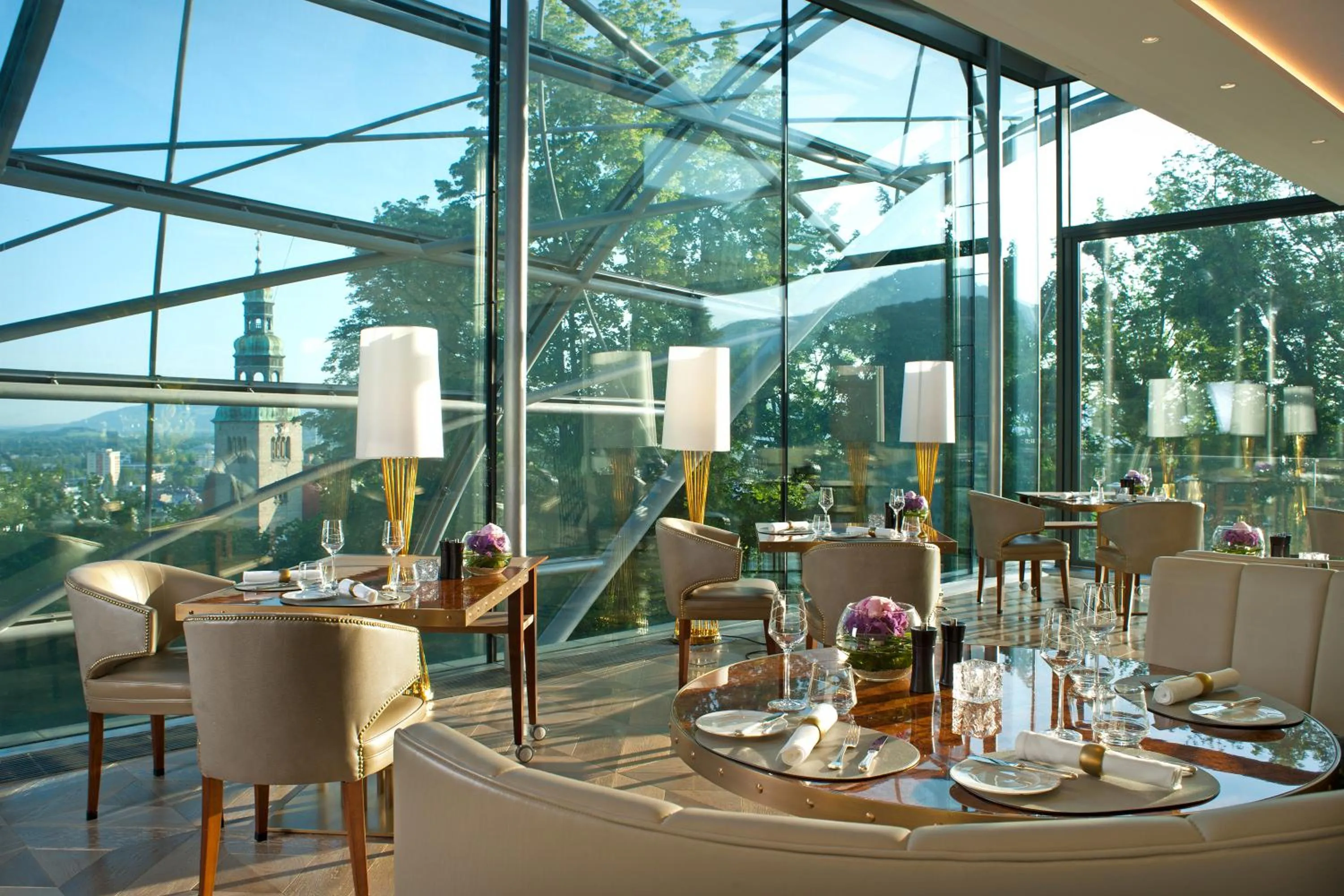 Restaurant/places to eat in Hotel Schloss Mönchstein