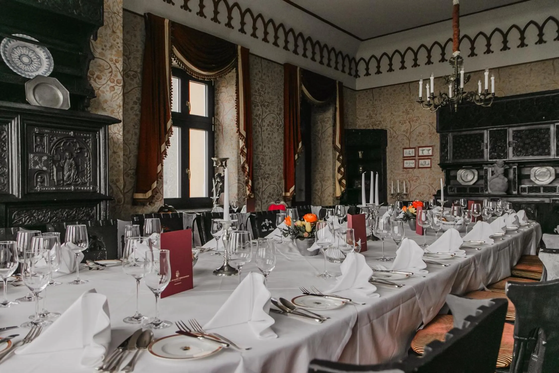 Restaurant/places to eat in Hotel Schloss Mönchstein