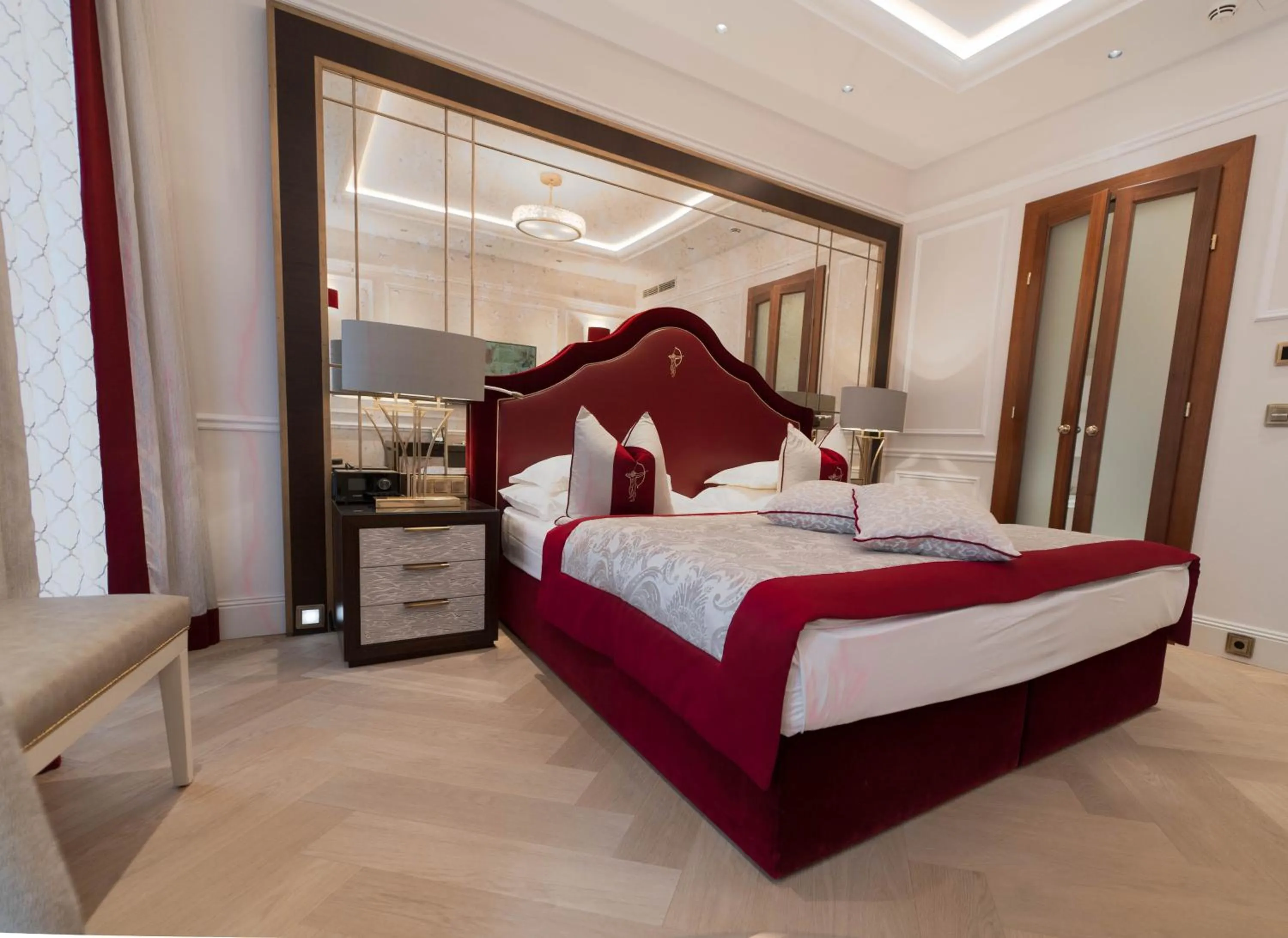 Photo of the whole room, Bed in Hotel Schloss Mönchstein