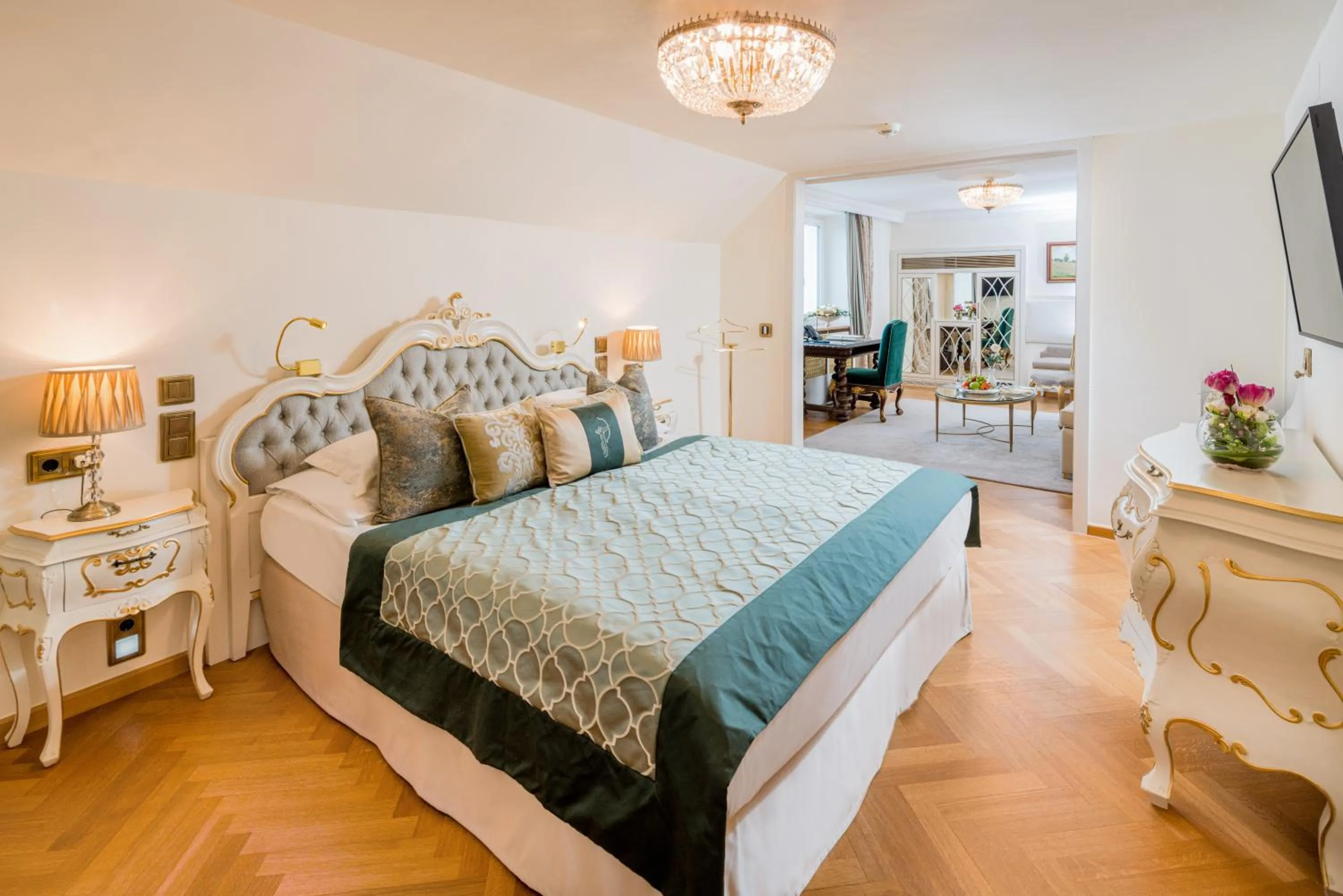 Bed in Hotel Schloss Mönchstein