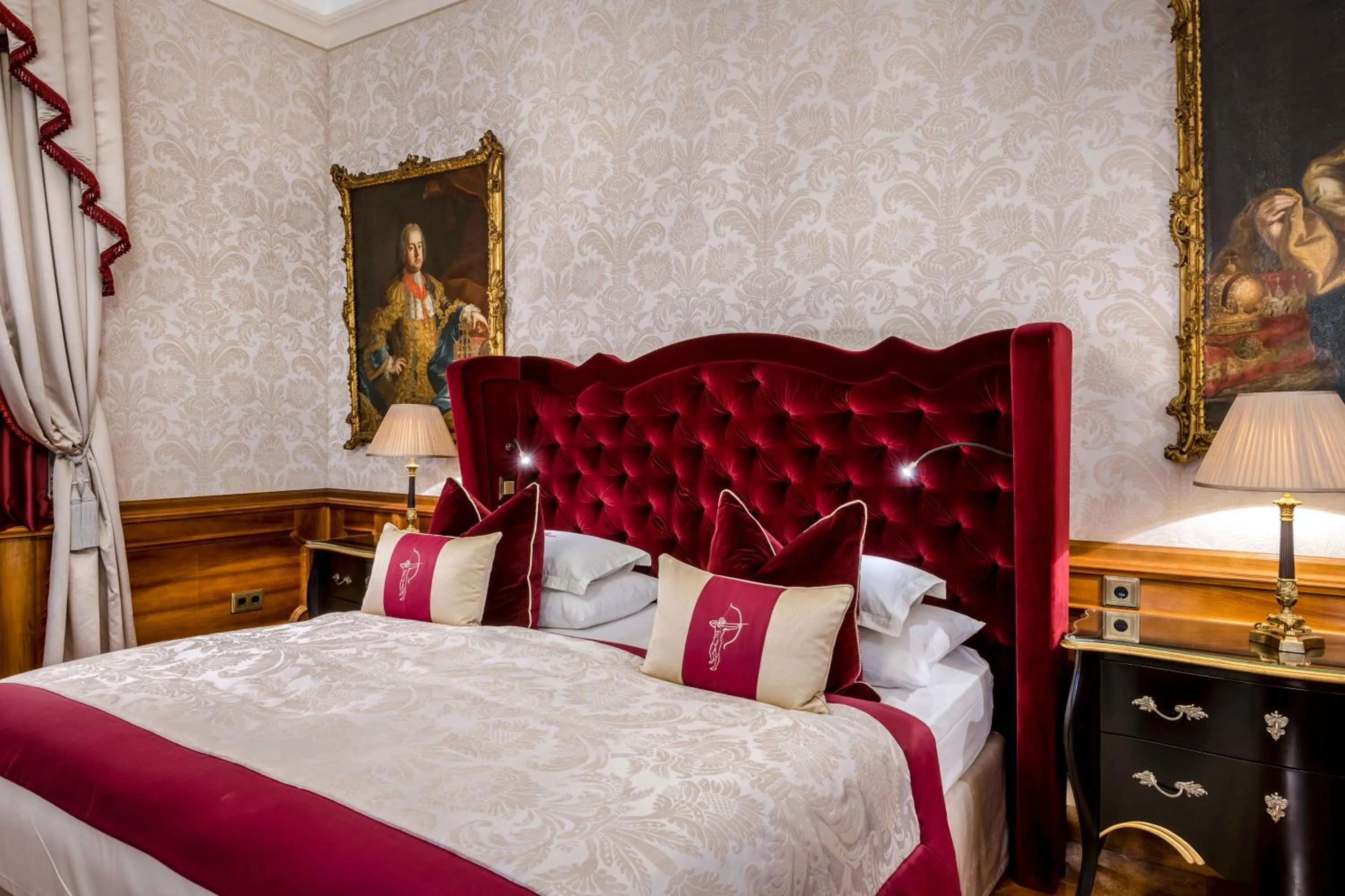 Bed in Hotel Schloss Mönchstein