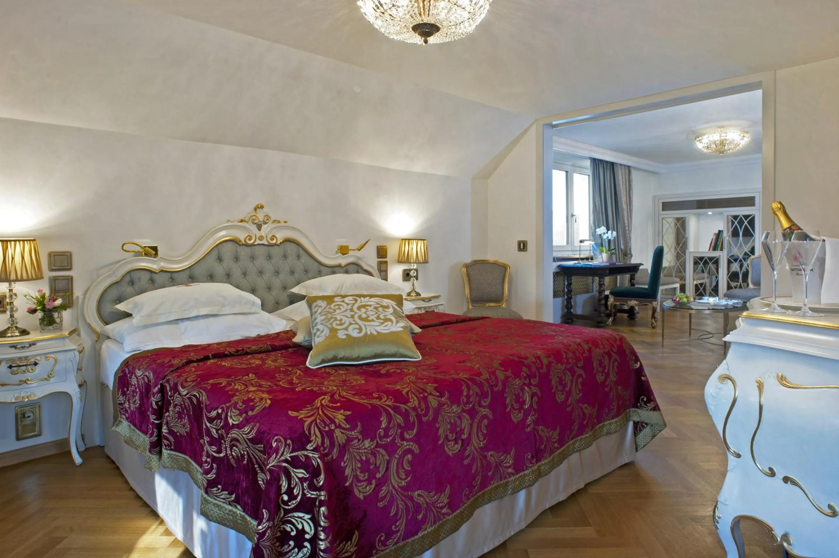 Bed in Hotel Schloss Mönchstein
