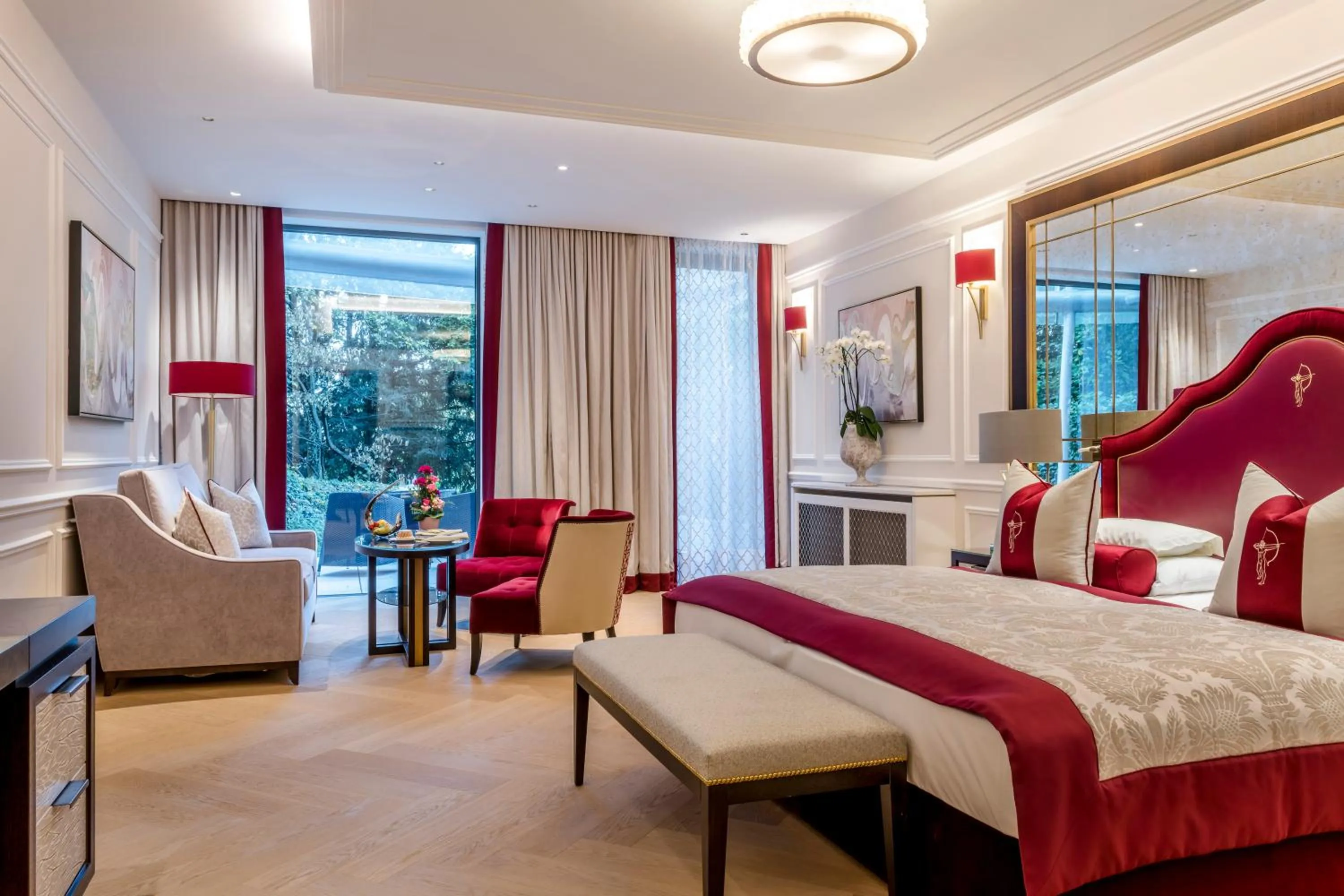 Photo of the whole room, Bed in Hotel Schloss Mönchstein