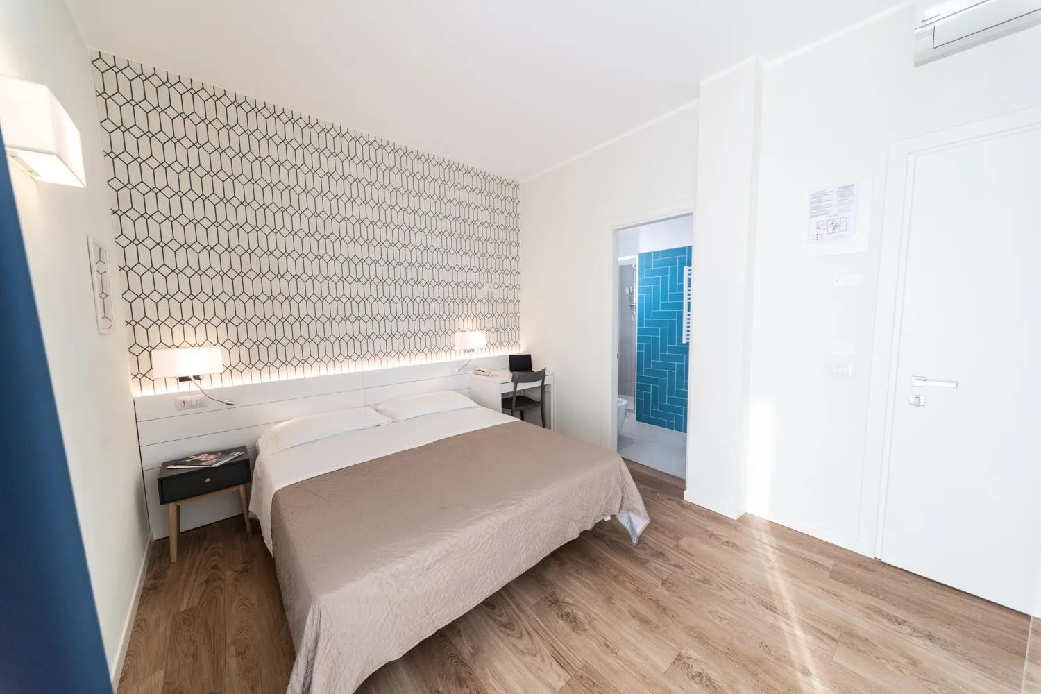 Bedroom, Bed in Hotel Kiss