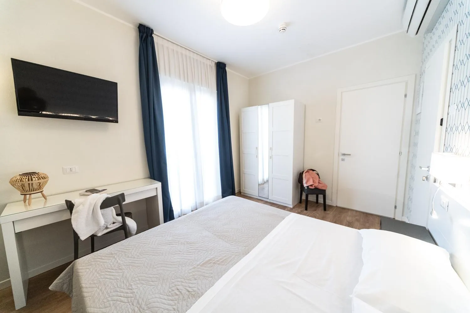 Bedroom, Bed in Hotel Kiss