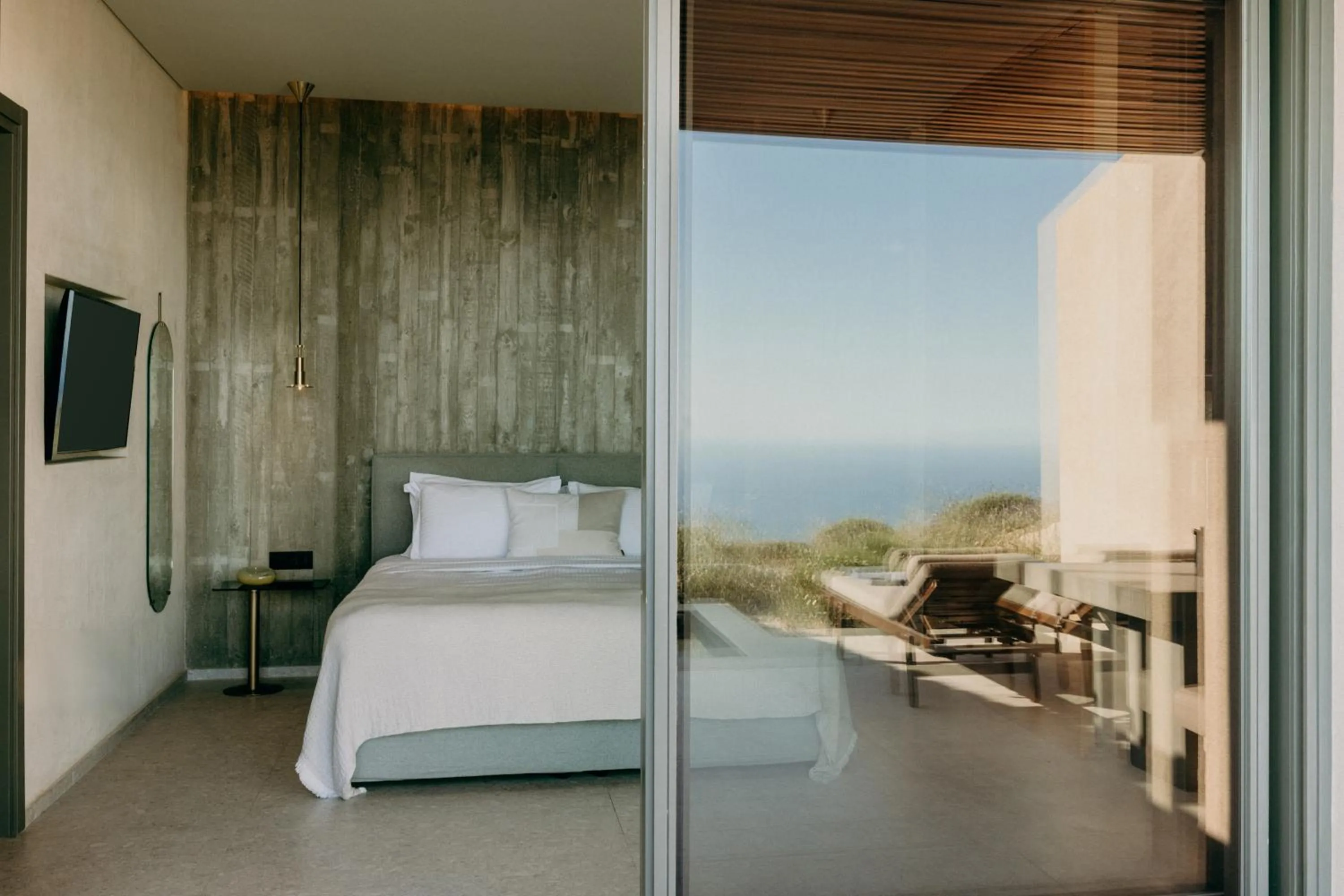 TV and multimedia, Bed in Santorini Sky, Luxury Resort