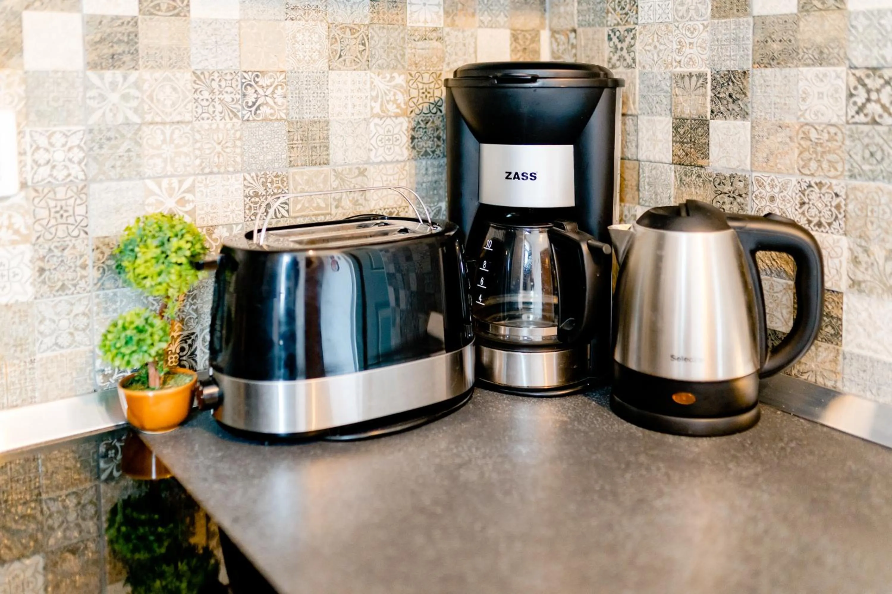 Coffee/tea facilities in Galeria Grafit Apartments