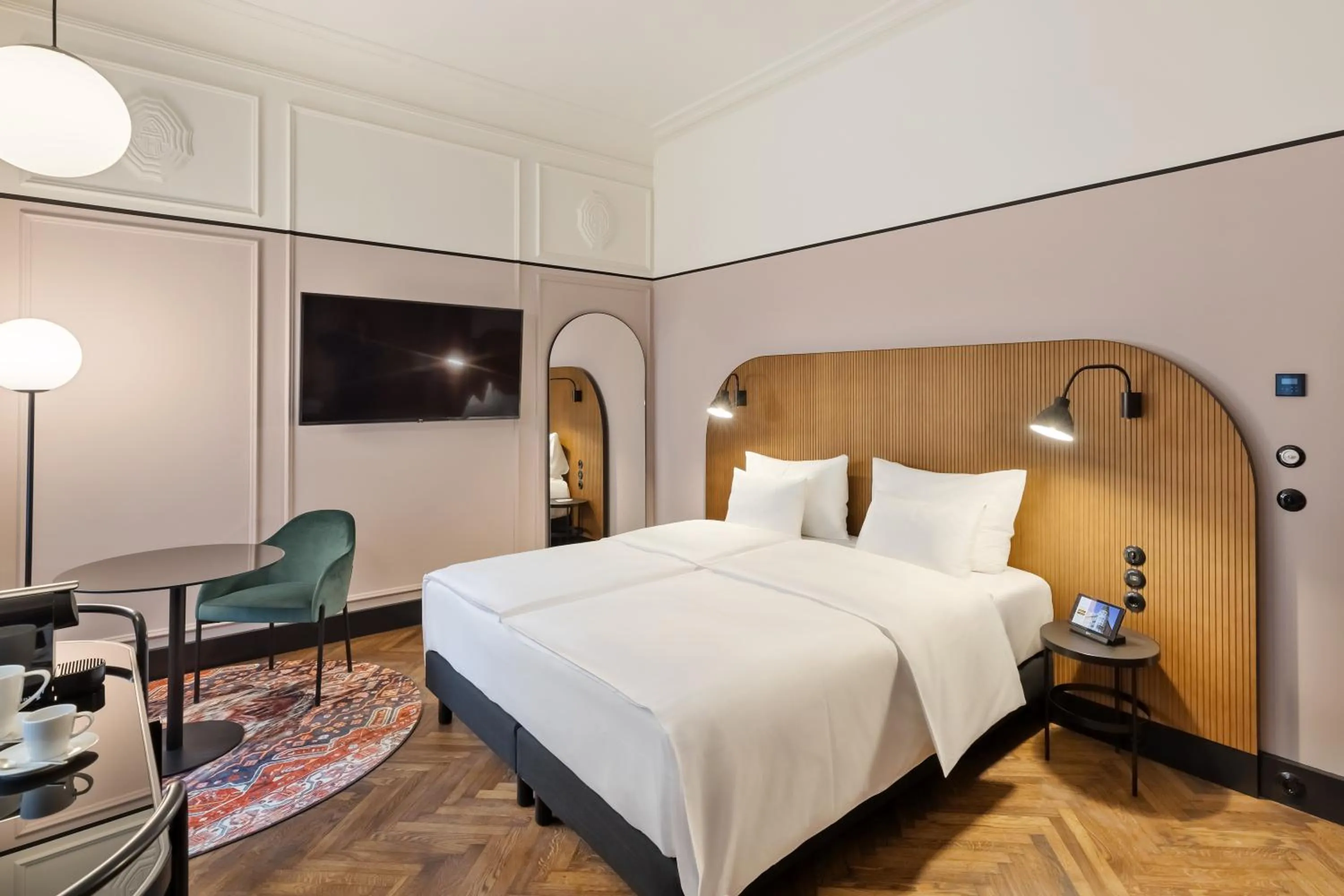 Bedroom, Bed in Hotel Astoria Vienna, Curio Collection by Hilton