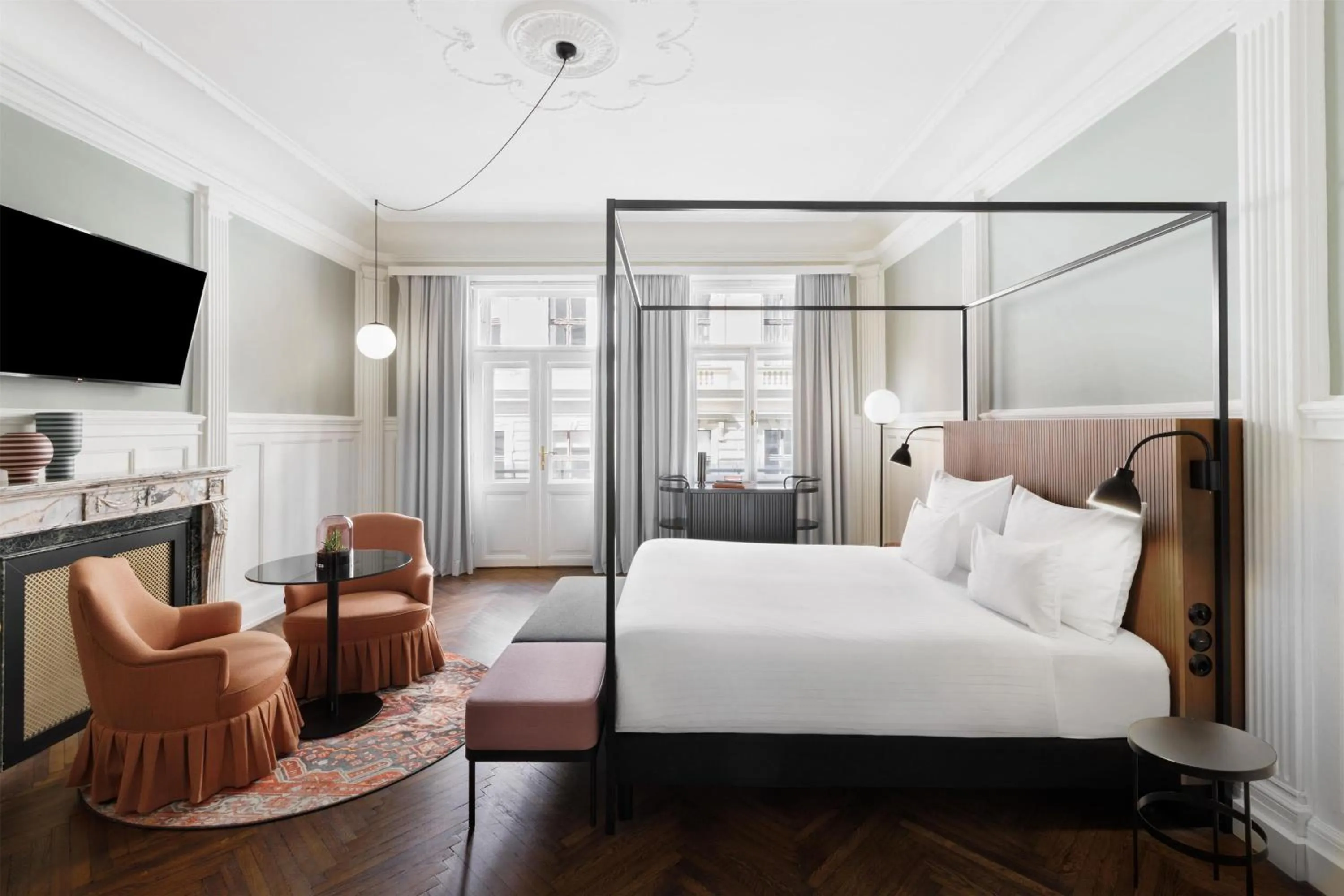 Bed in Hotel Astoria Vienna, Curio Collection by Hilton