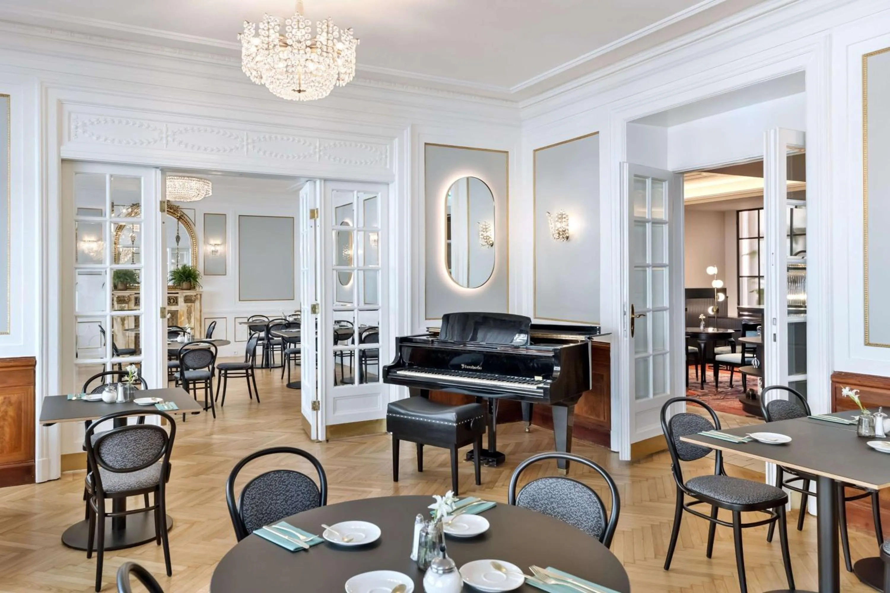 Restaurant/places to eat in Hotel Astoria Vienna, Curio Collection by Hilton