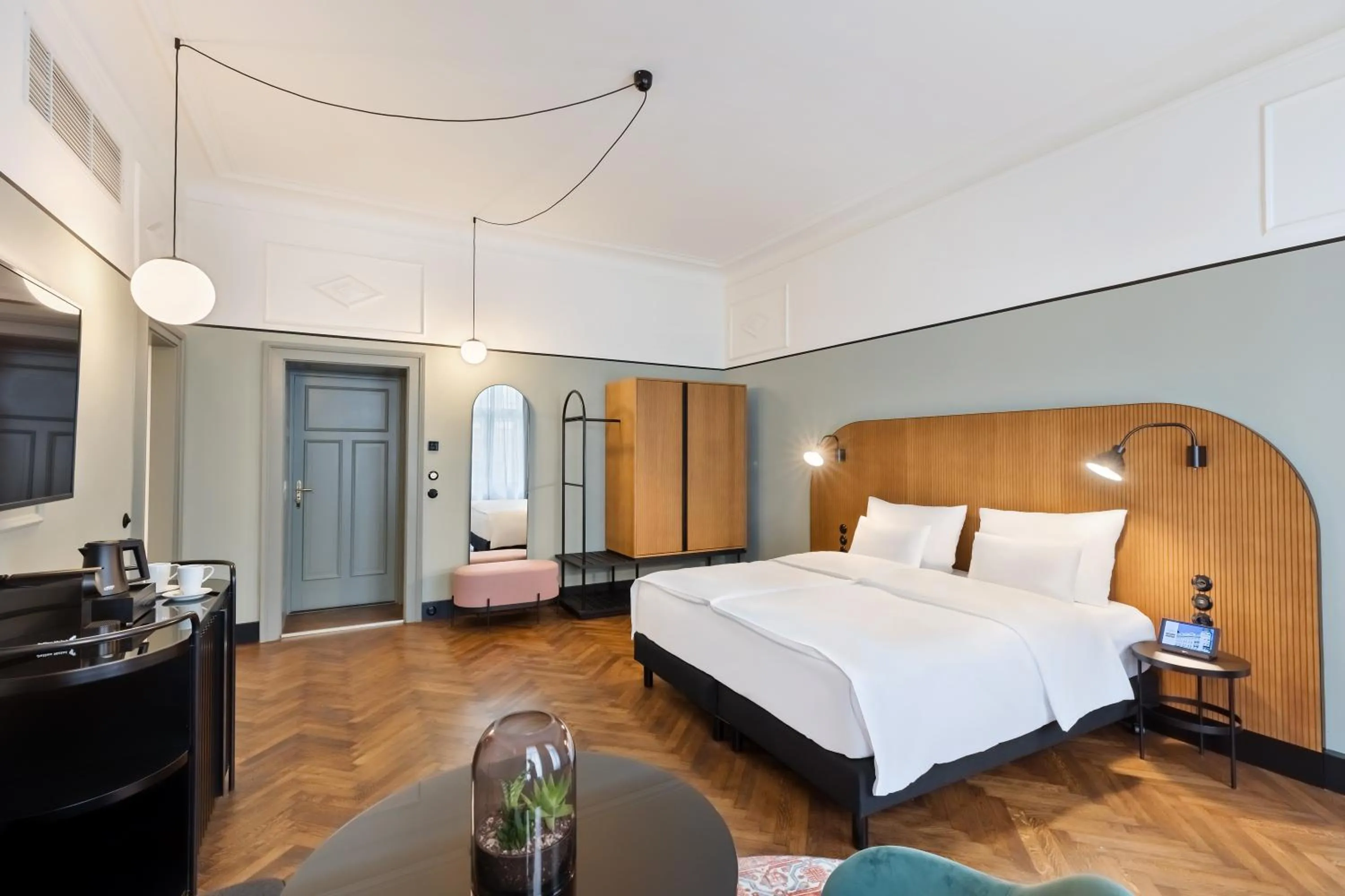 Bedroom, Bed in Hotel Astoria Vienna, Curio Collection by Hilton
