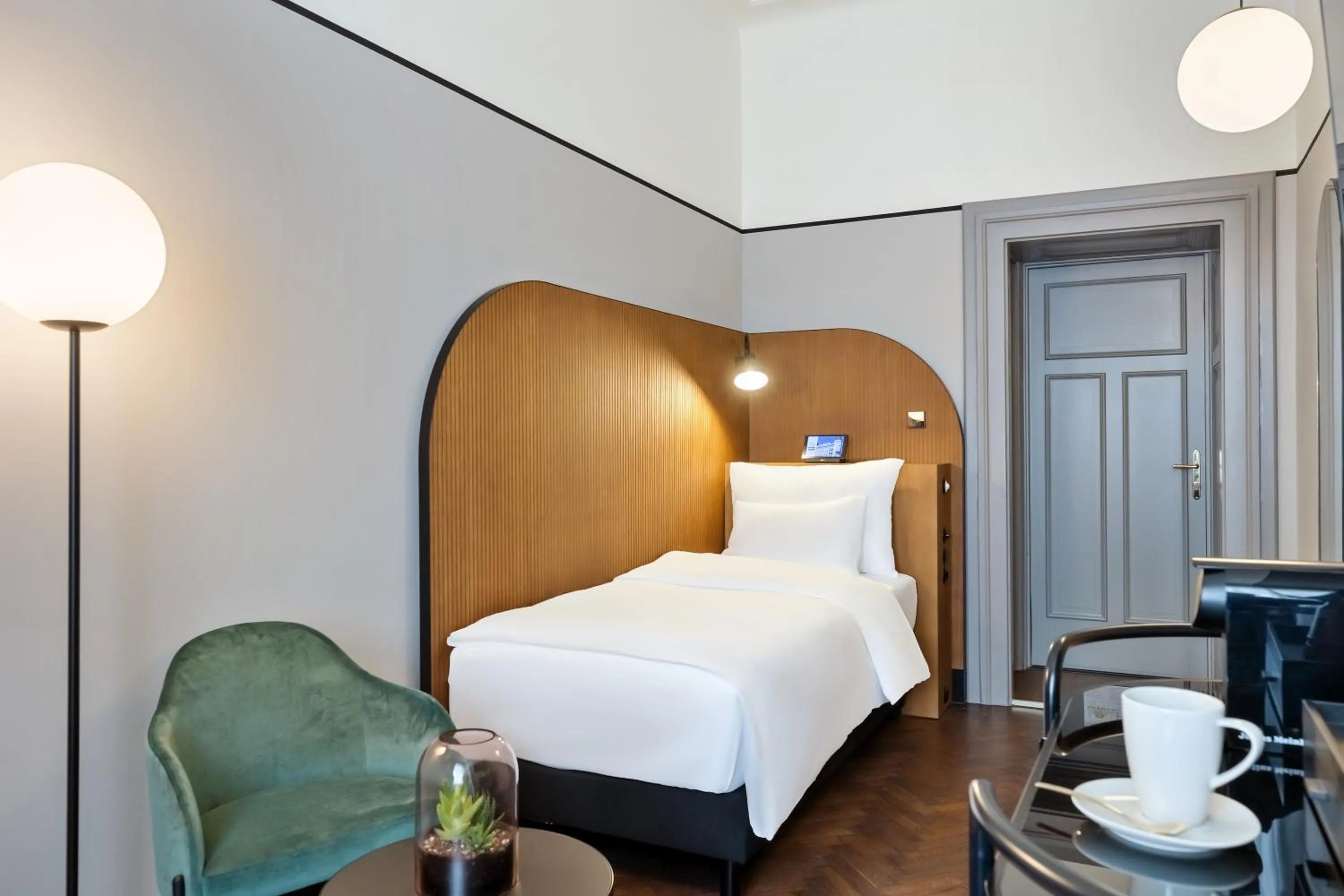 Bedroom, Bed in Hotel Astoria Vienna, Curio Collection by Hilton