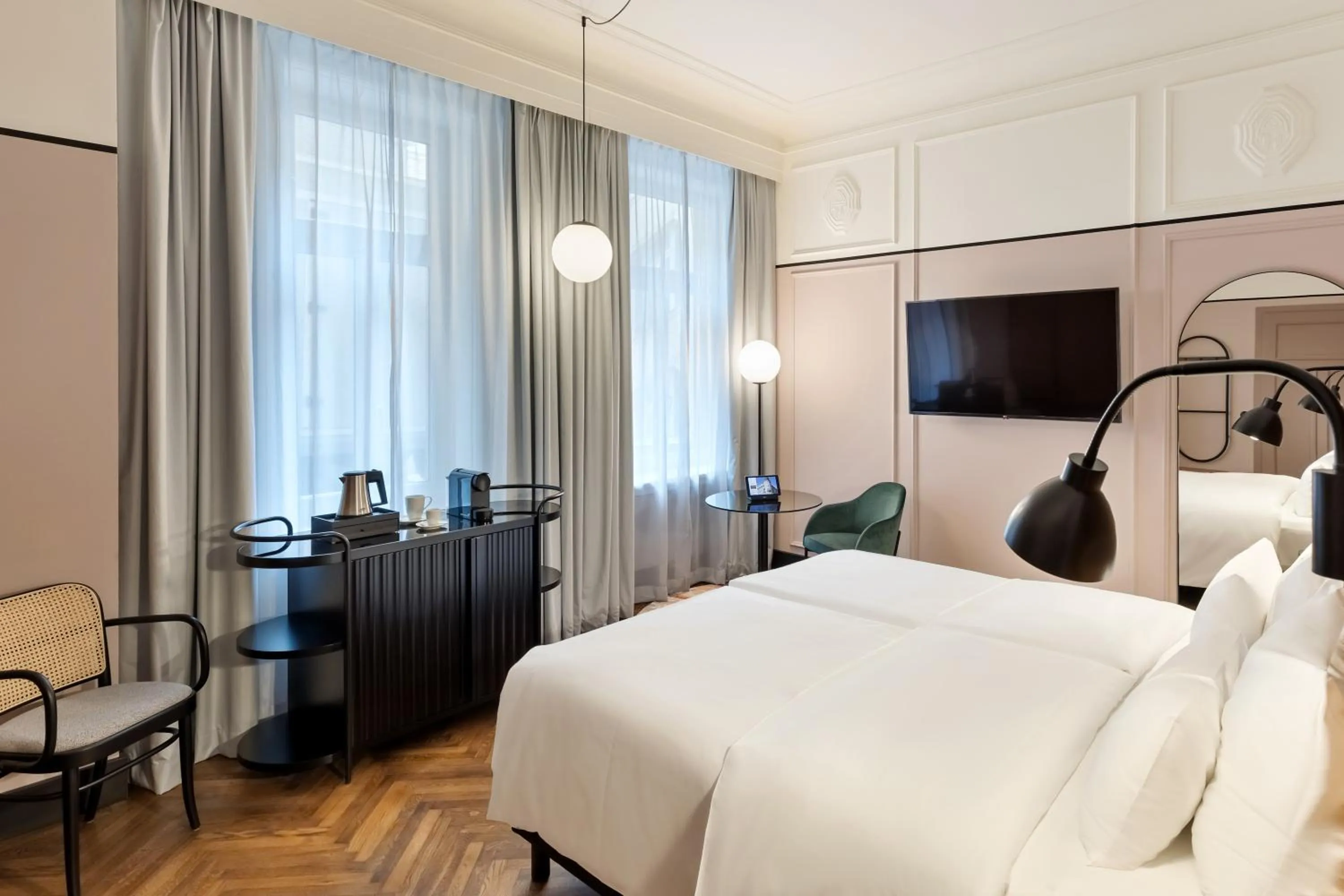 Bedroom, Bed in Hotel Astoria Vienna, Curio Collection by Hilton