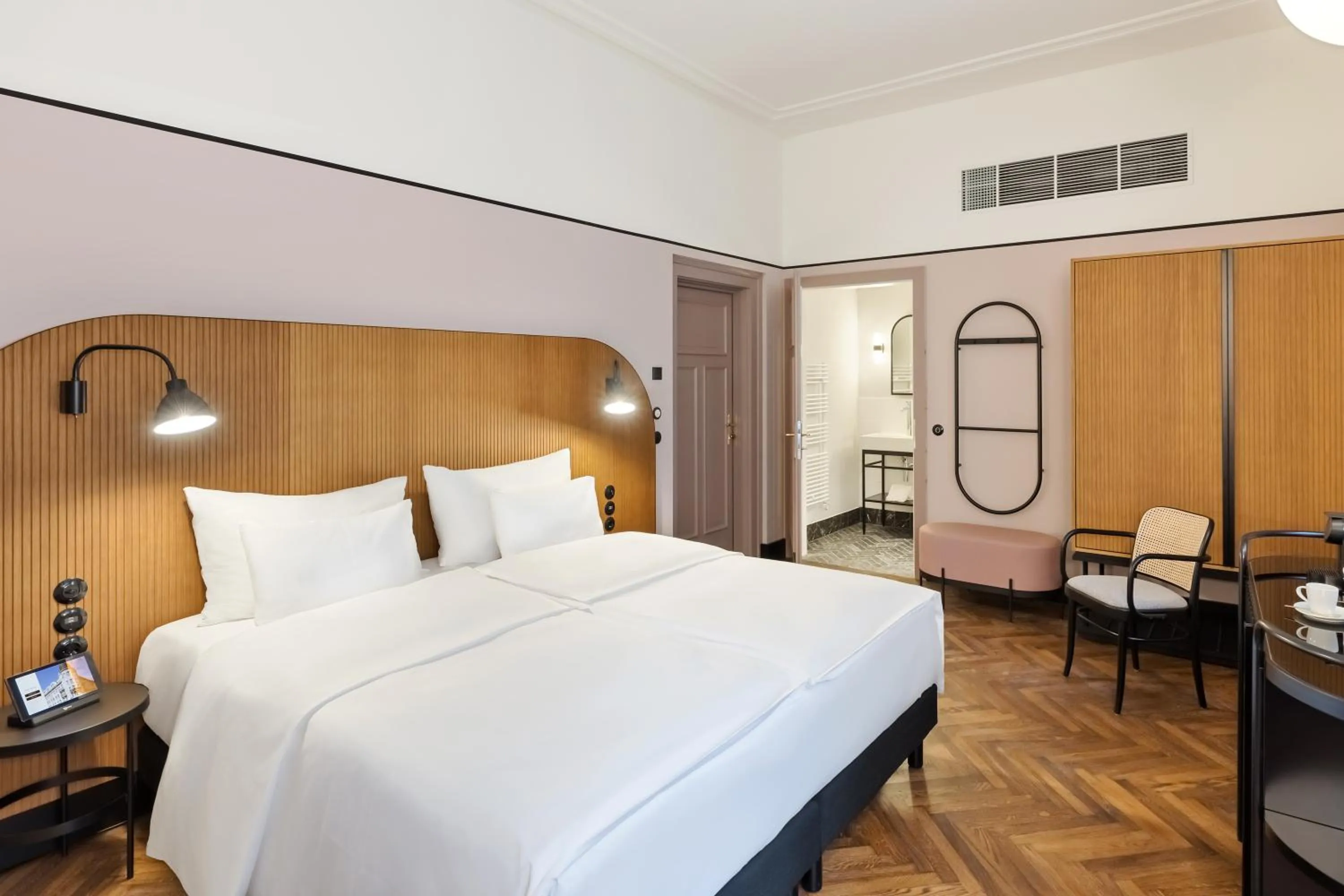 Bedroom, Bed in Hotel Astoria Vienna, Curio Collection by Hilton