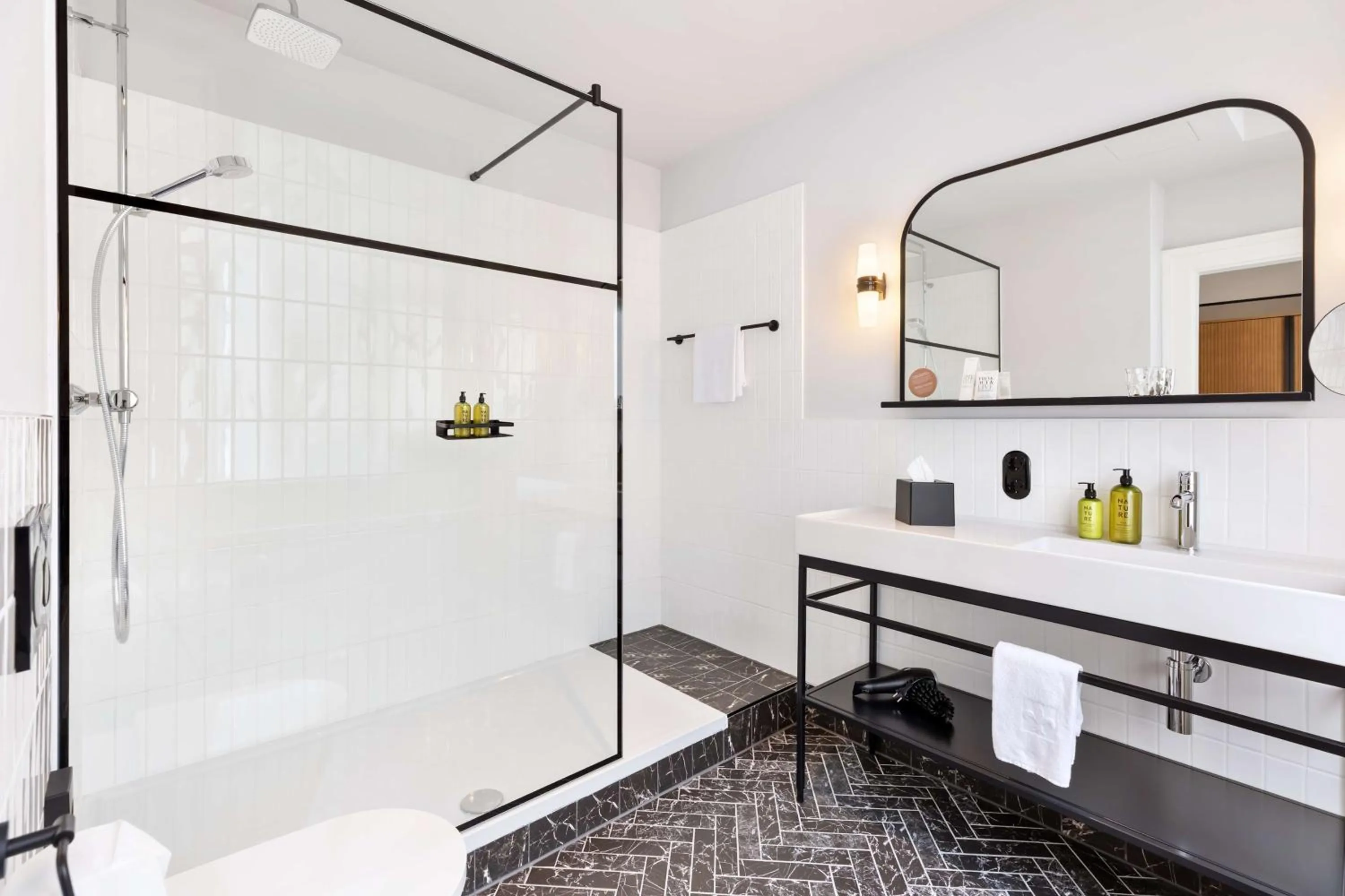 Bathroom, Bed in Hotel Astoria Vienna, Curio Collection by Hilton