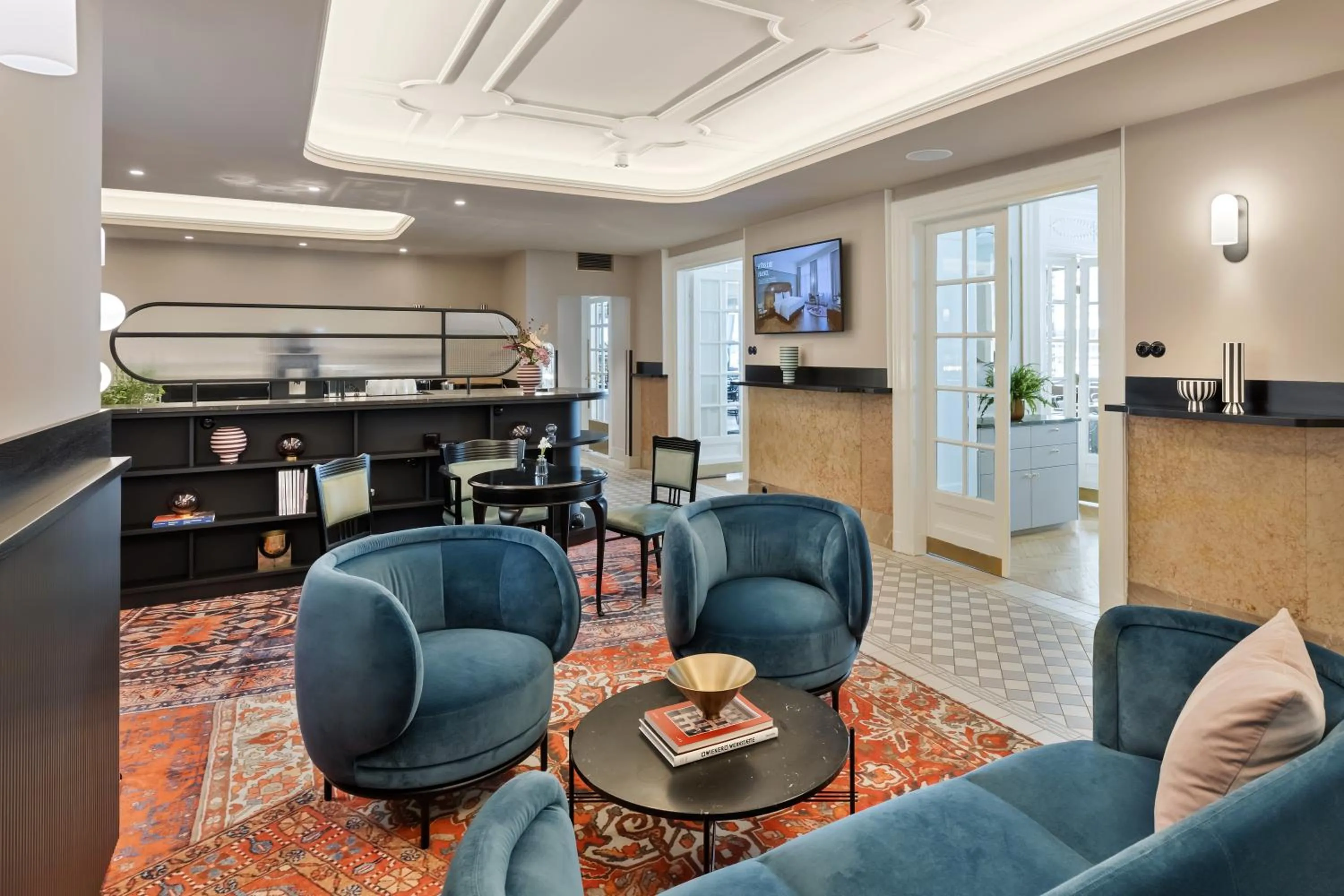 Lounge or bar in Hotel Astoria Vienna, Curio Collection by Hilton