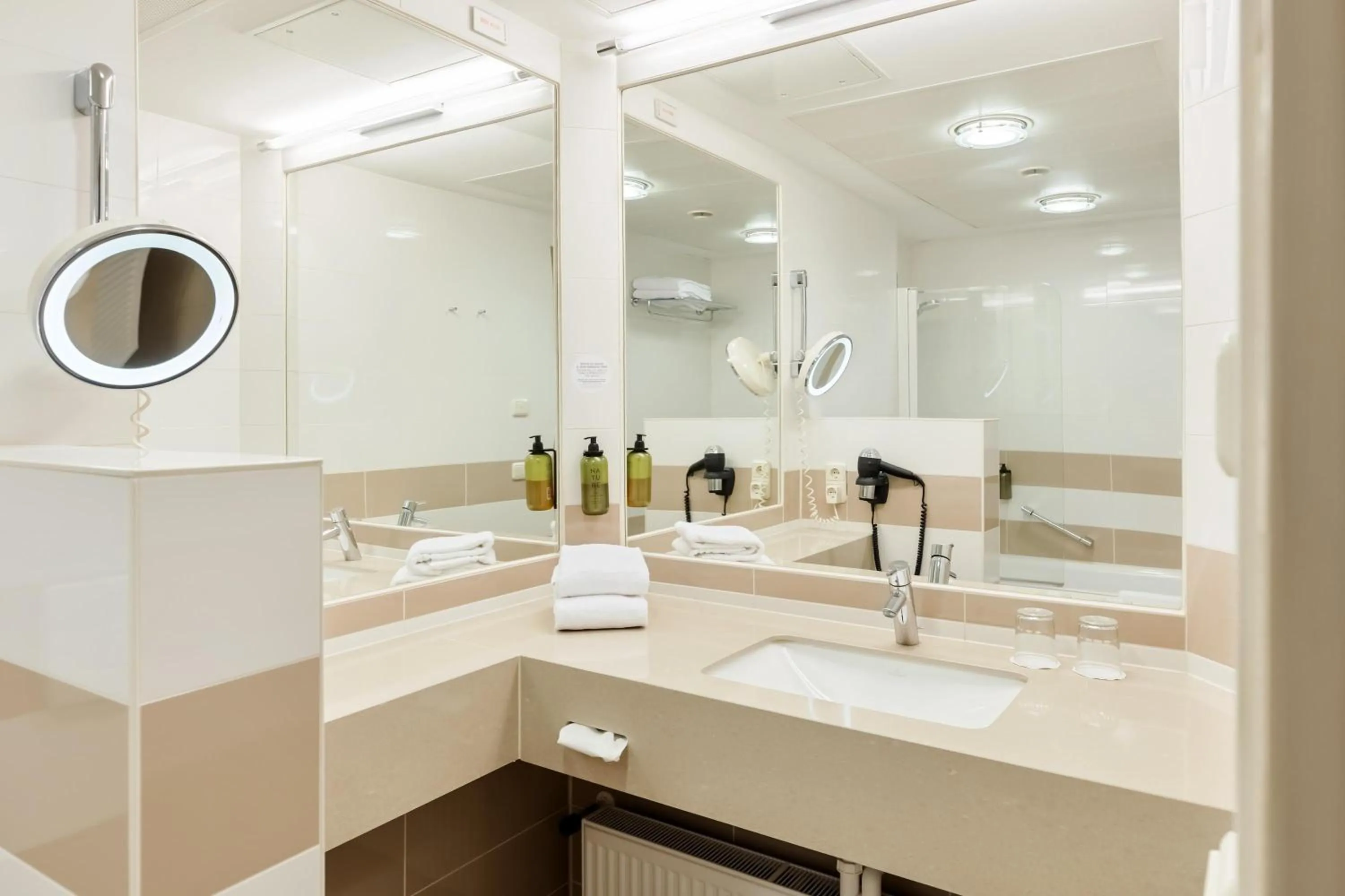 Bathroom in Hotel Schillerpark Linz, a member of Radisson Individuals