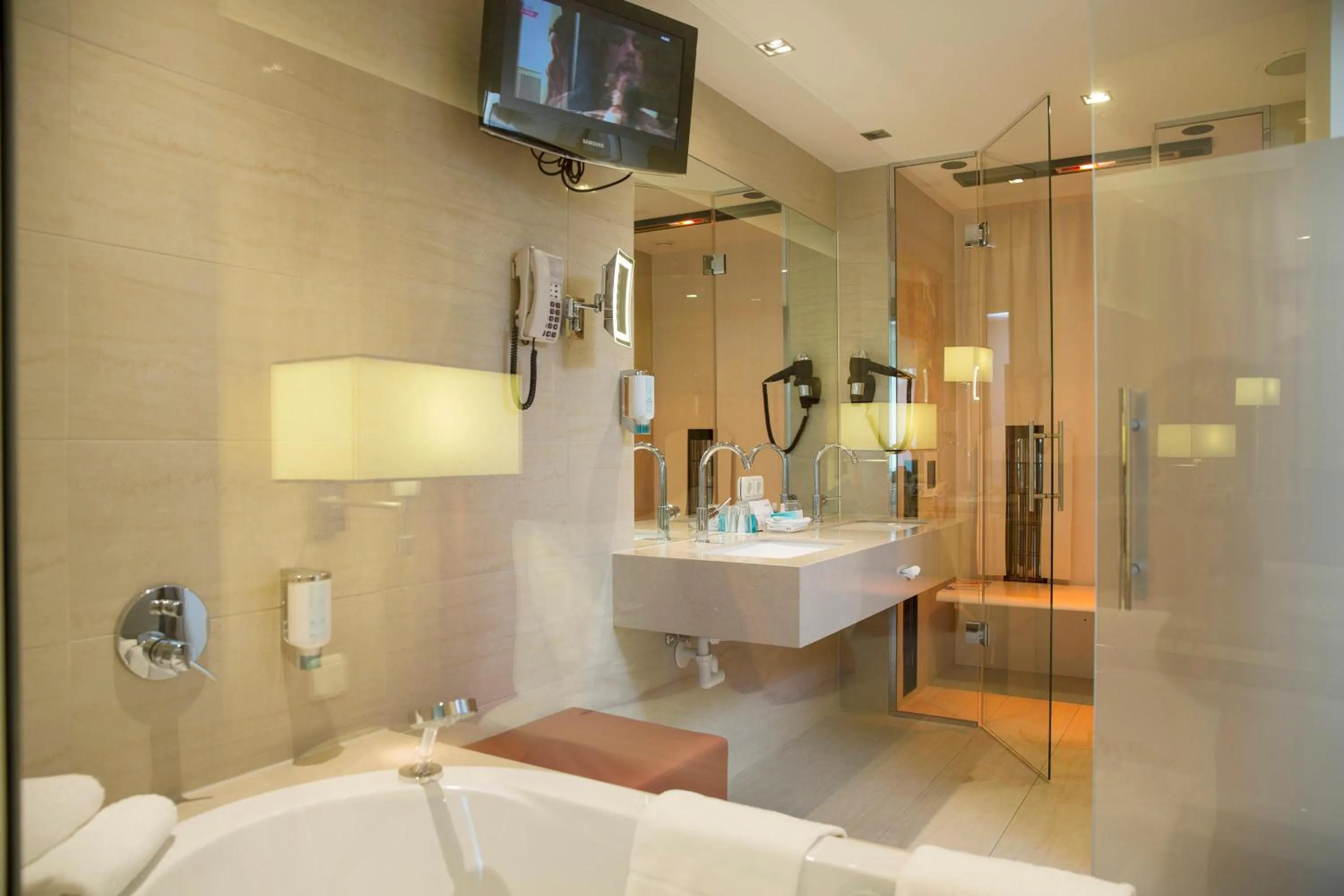 Bathroom in Hotel Schillerpark Linz, a member of Radisson Individuals