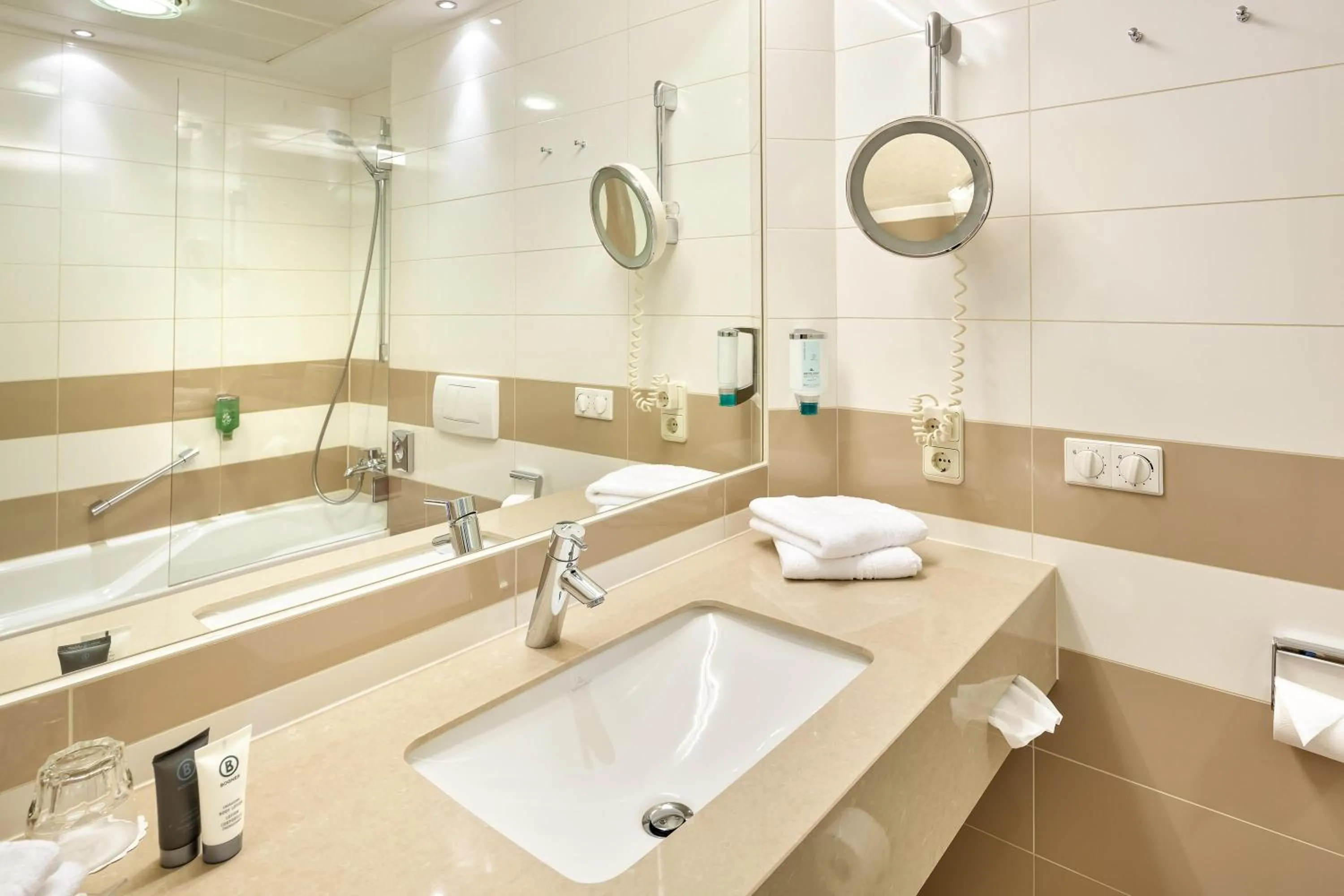 Bathroom in Hotel Schillerpark Linz, a member of Radisson Individuals