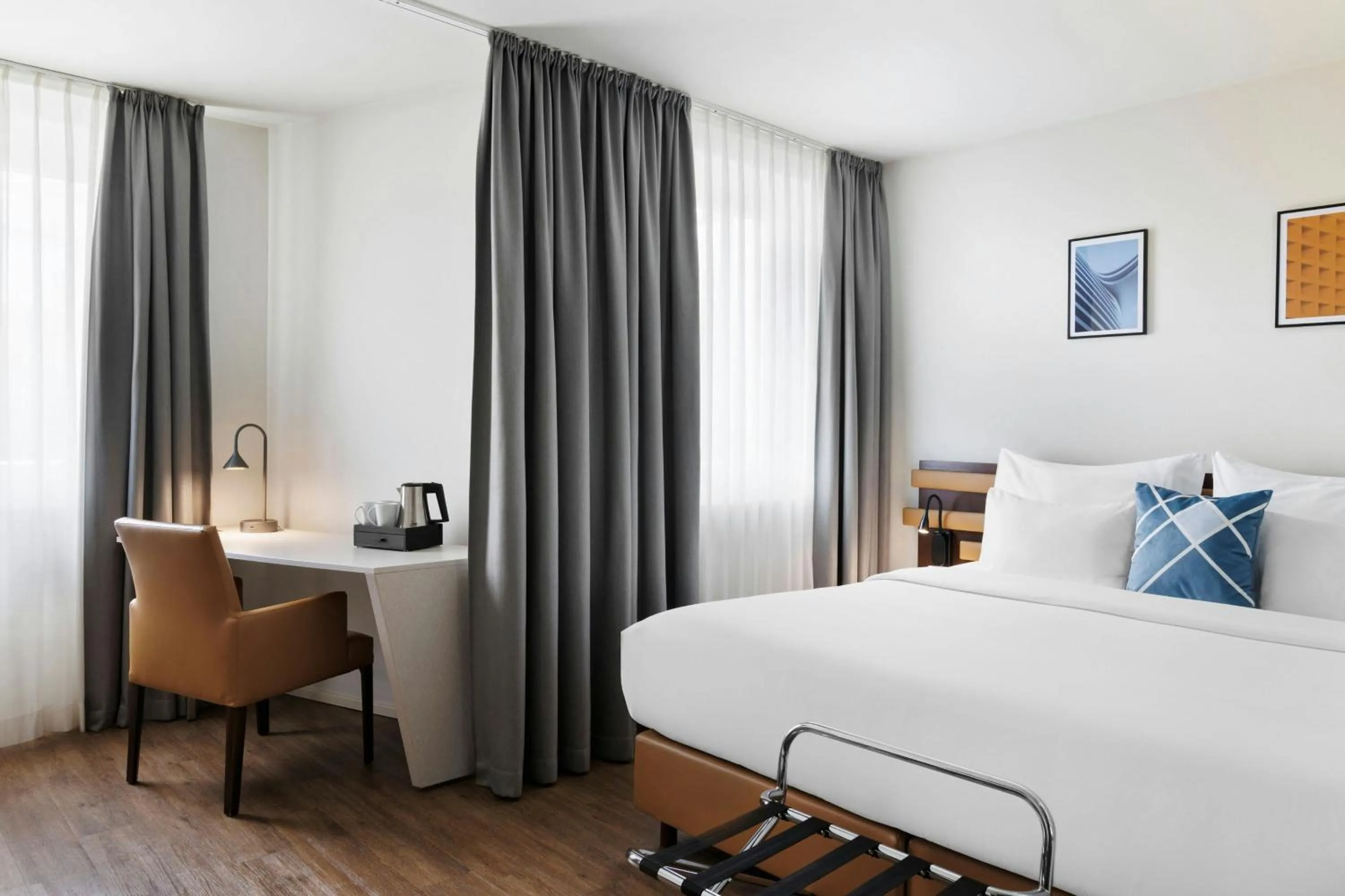 Photo of the whole room, Bed in Four Points Flex by Sheraton Vienna Hauptbahnhof