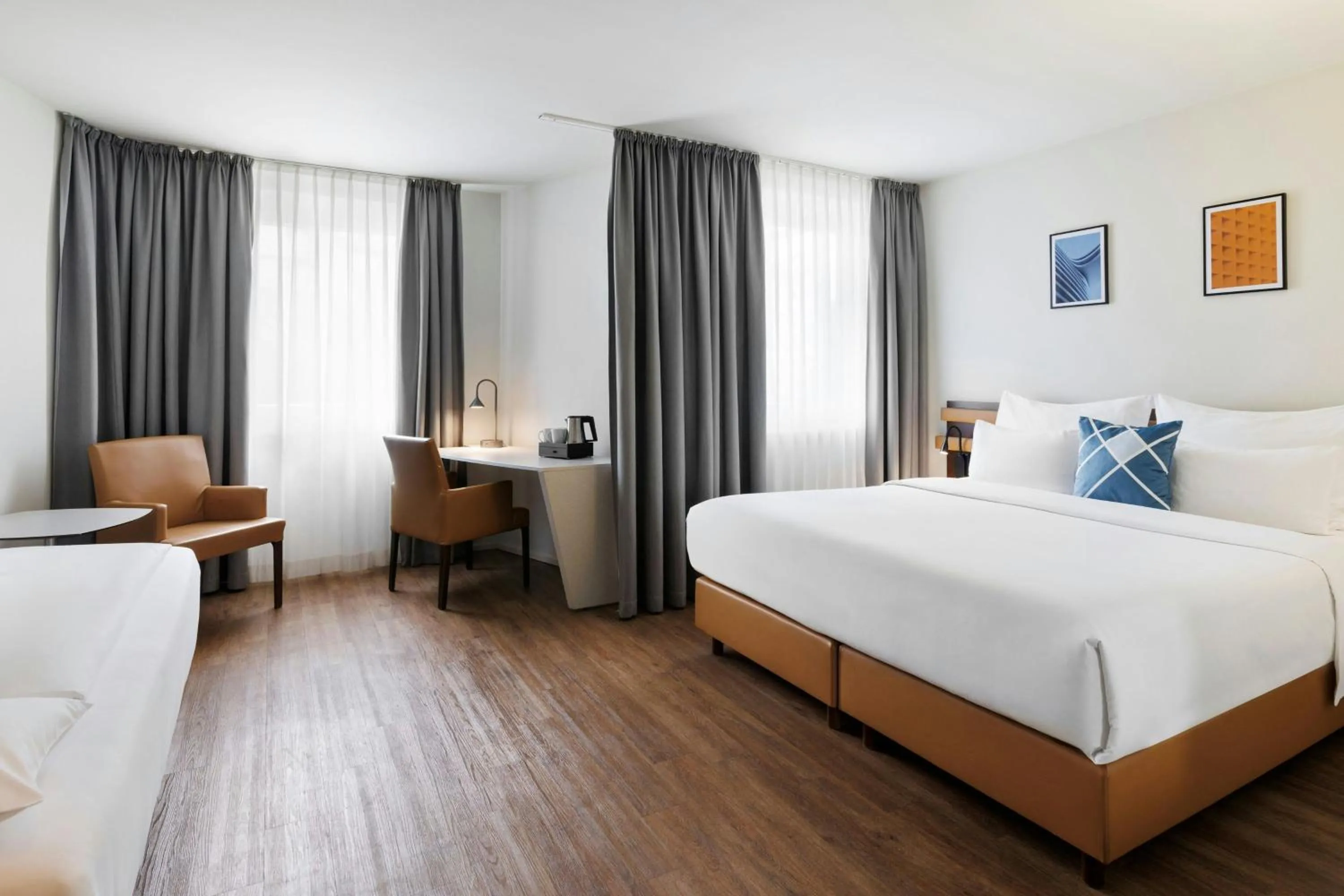 Photo of the whole room, Bed in Four Points Flex by Sheraton Vienna Hauptbahnhof