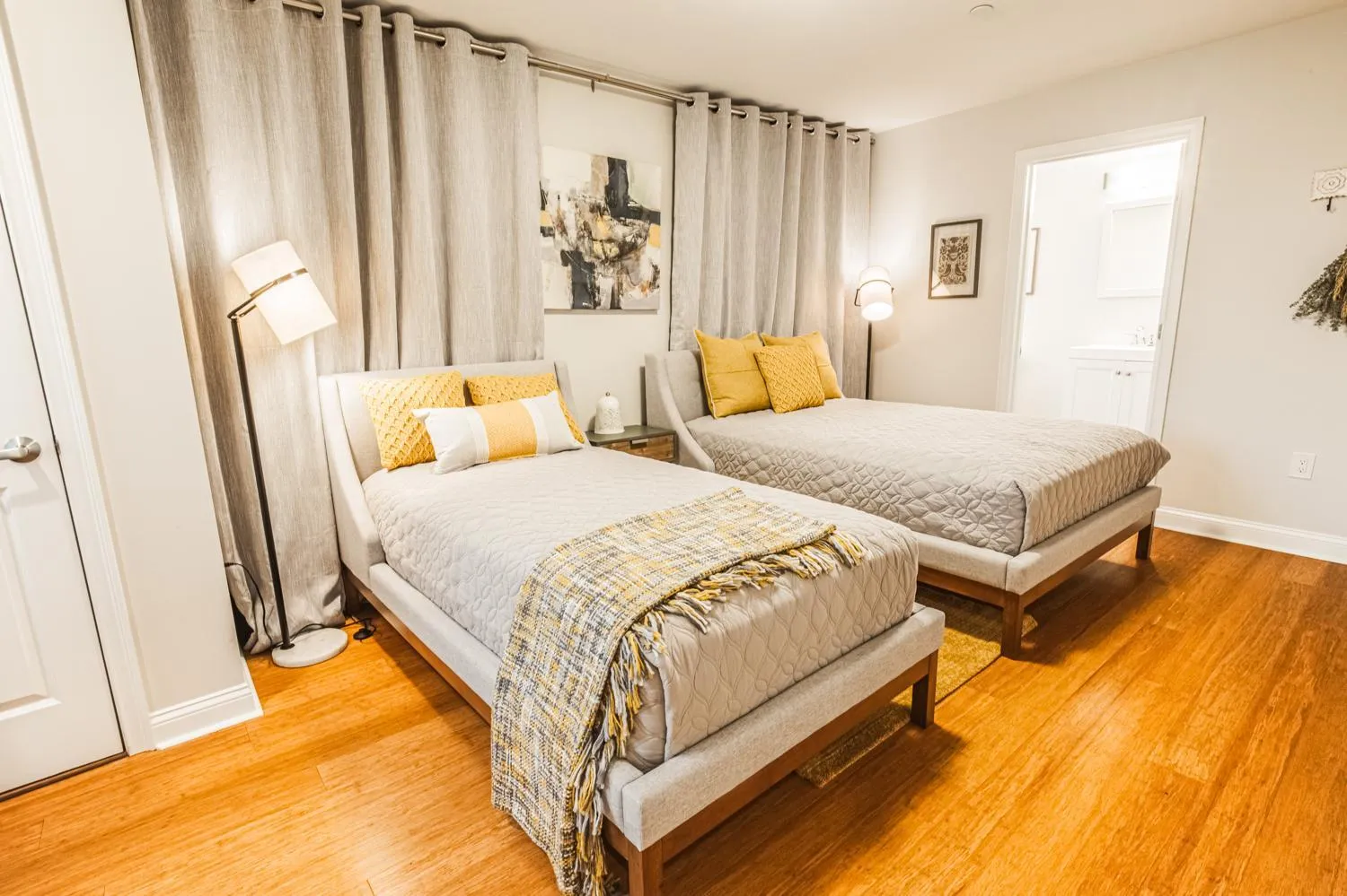 Bed in The Inn at Newton Highlands