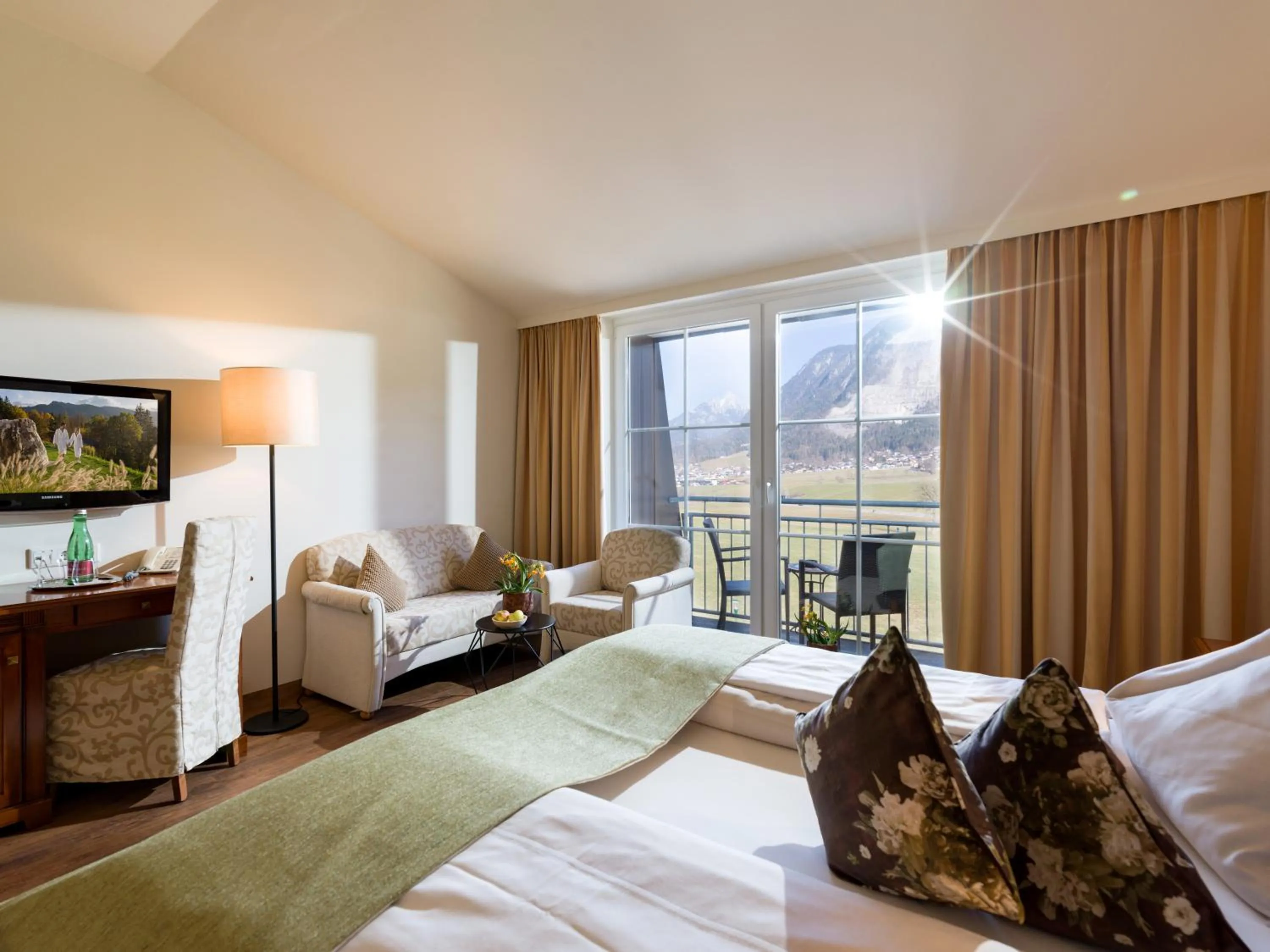 Photo of the whole room, Bed in Hotel Panorama Royal