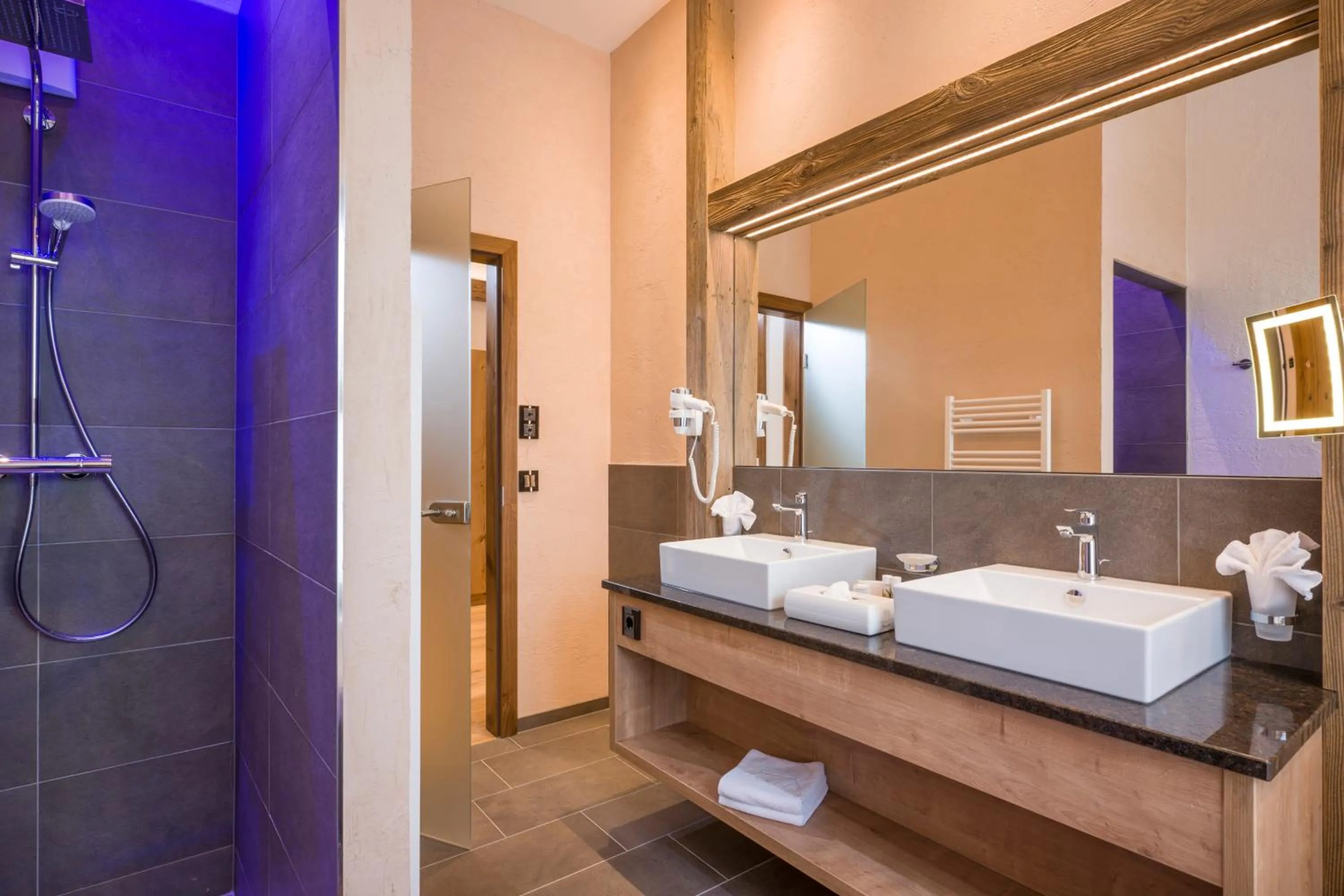 Photo of the whole room in Hotel Panorama Royal