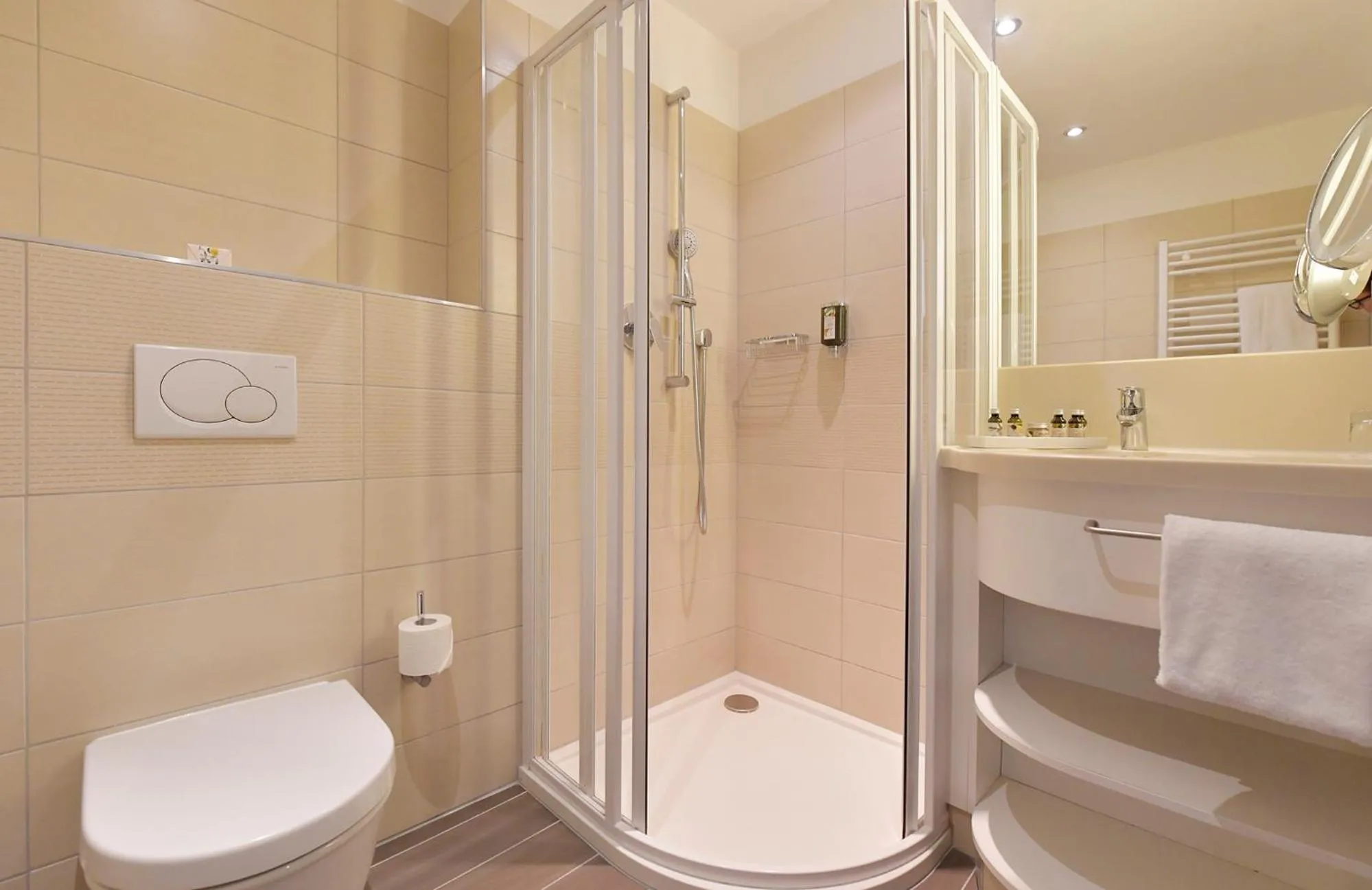 Toilet in Seehotel Rust