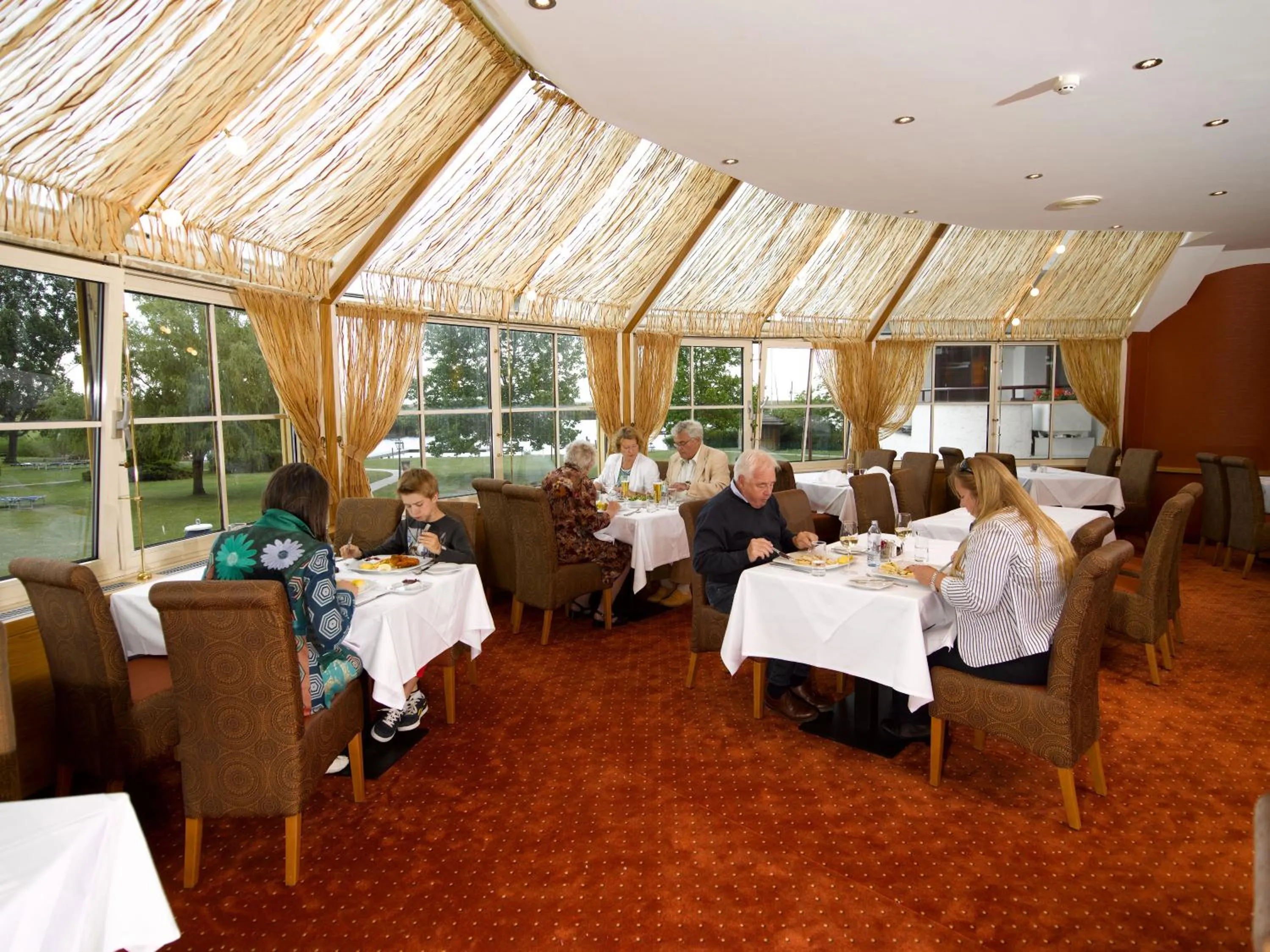 Restaurant/places to eat in Seehotel Rust