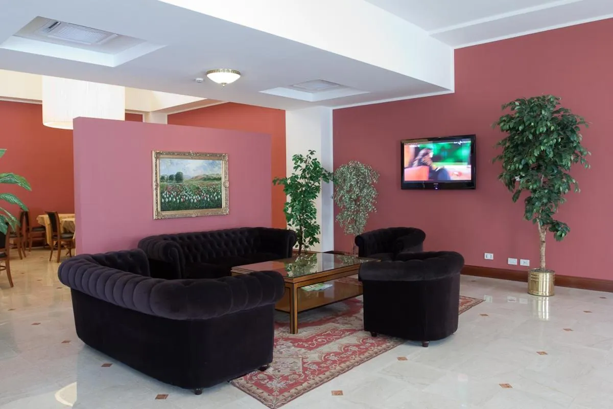 Communal lounge/ TV room in Hotel Maxim