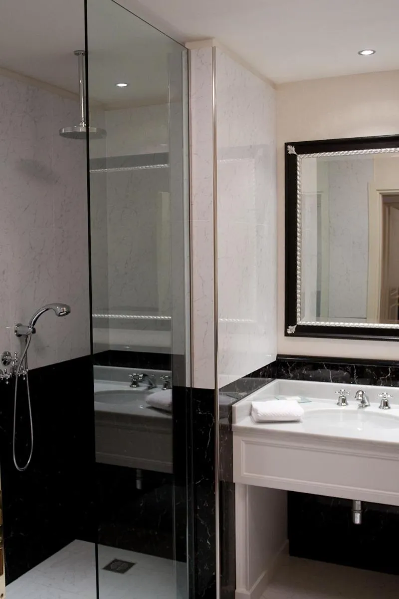 Bathroom in Hotel Maxim