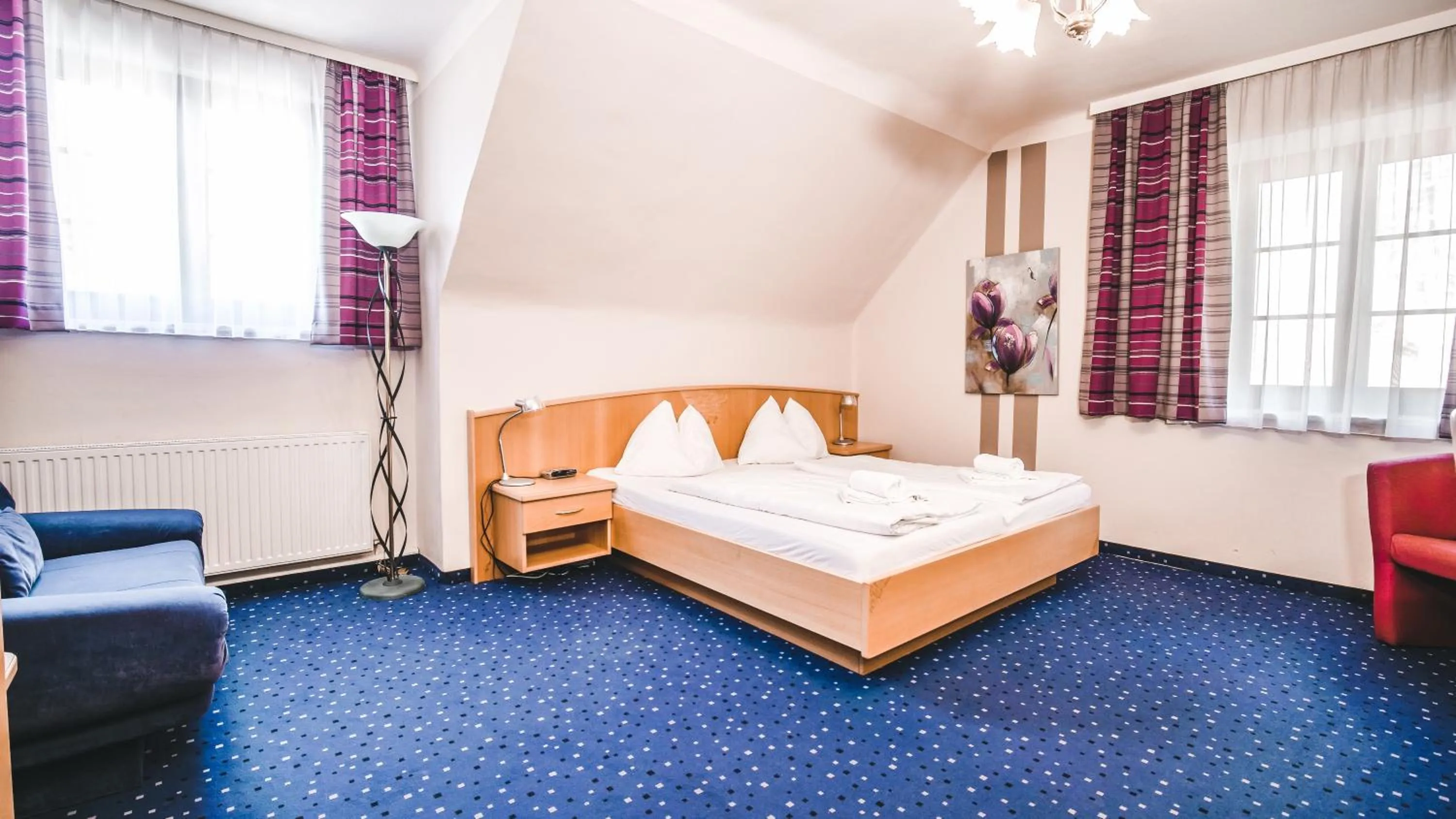 Photo of the whole room, Bed in Hotel Kärntnerhof Velden by S4Y