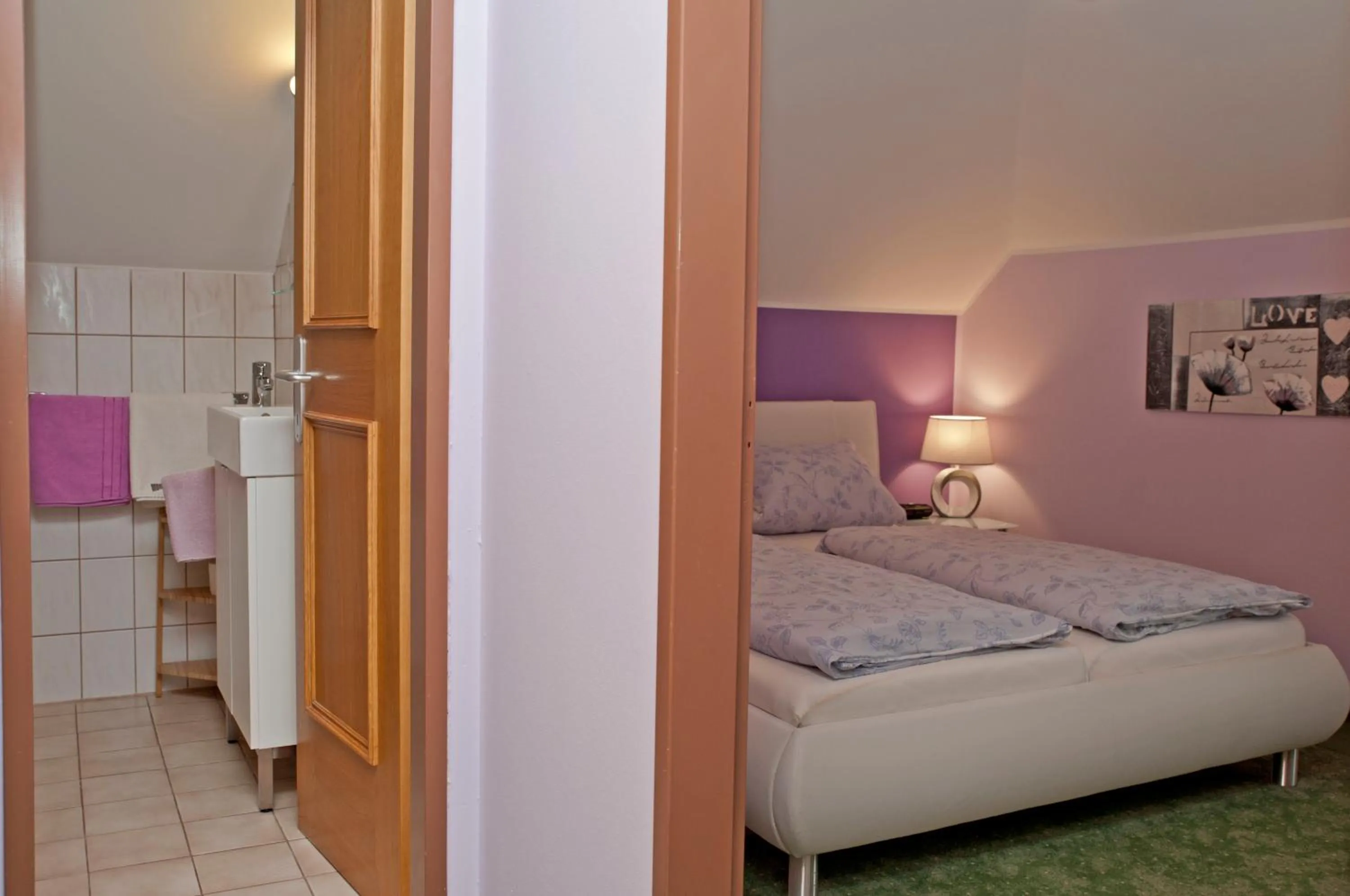 Photo of the whole room, Bed in Hotel Kärntnerhof Velden by S4Y