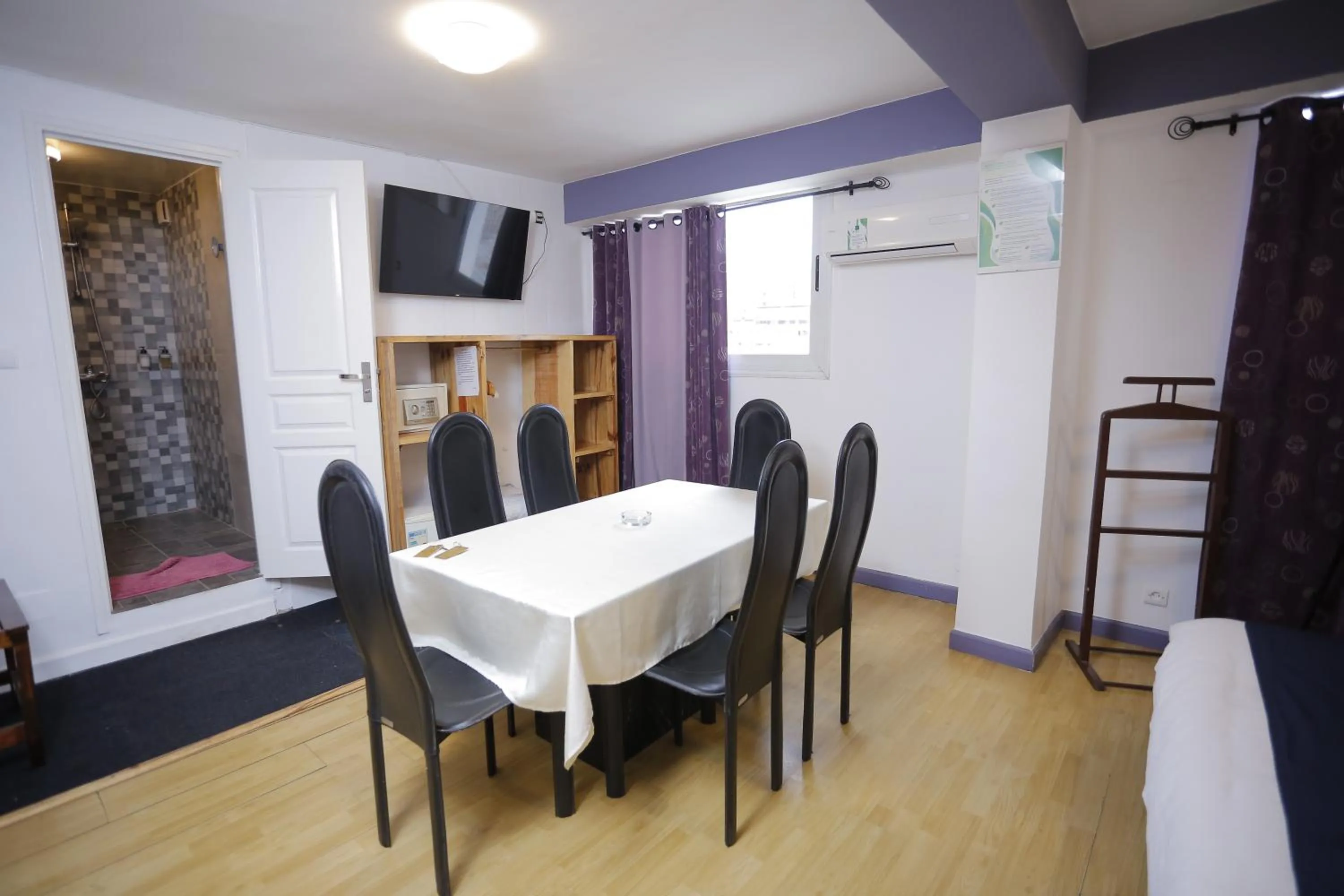 TV and multimedia in Hotel de L'Avenue - Tana City Centre