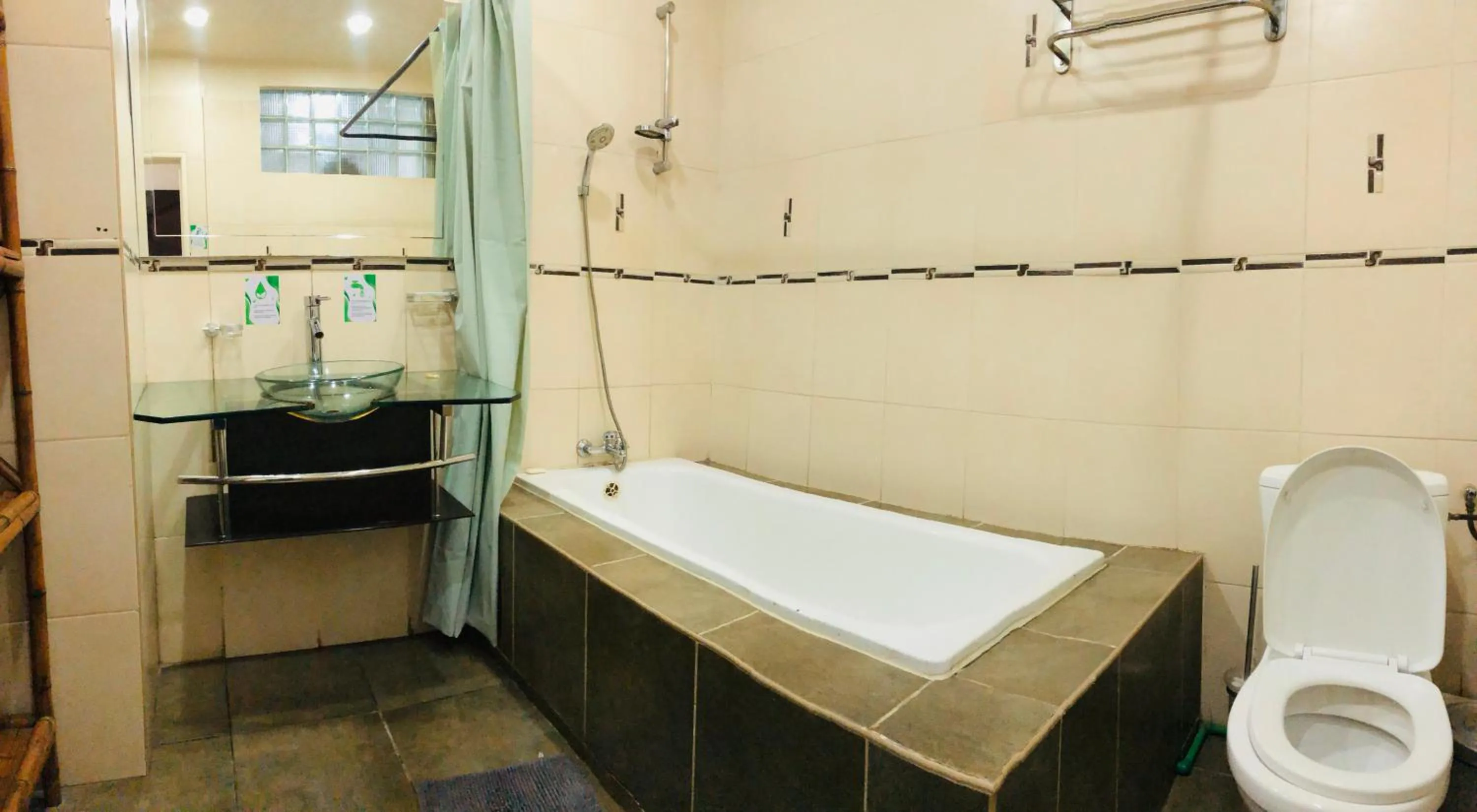 Shower in Hotel de L'Avenue - Tana City Centre