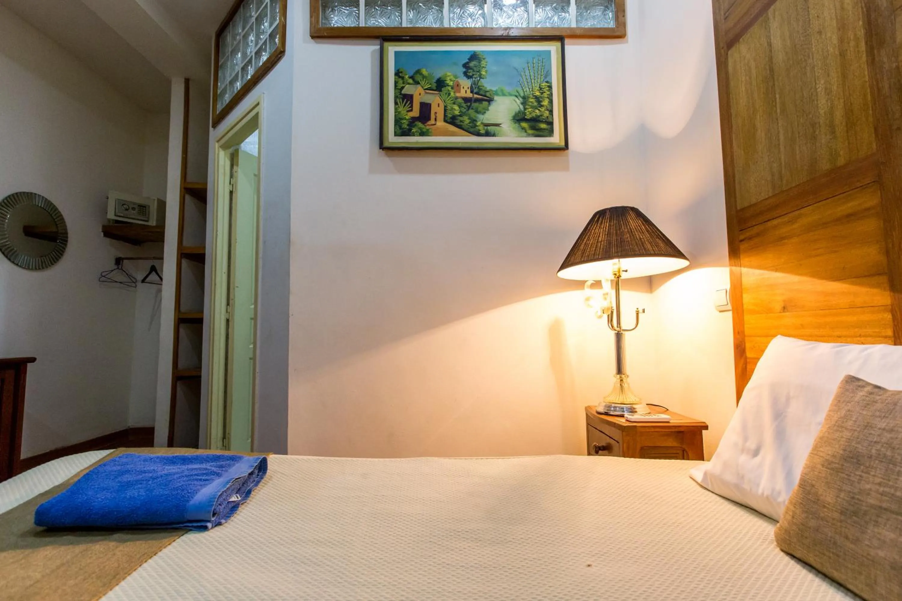 Bedroom, Bed in Hotel de L'Avenue - Tana City Centre