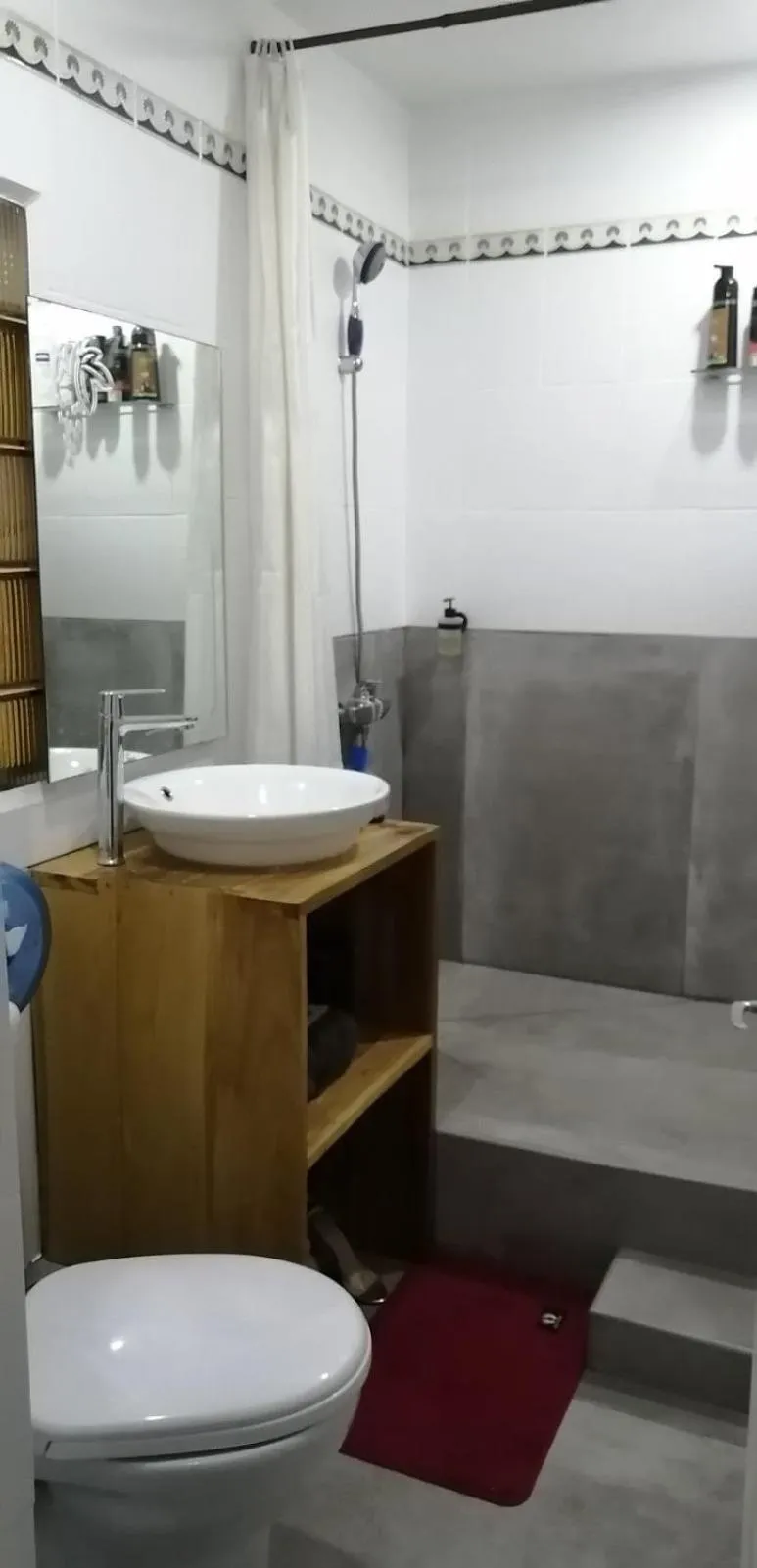 Shower in Hotel de L'Avenue - Tana City Centre