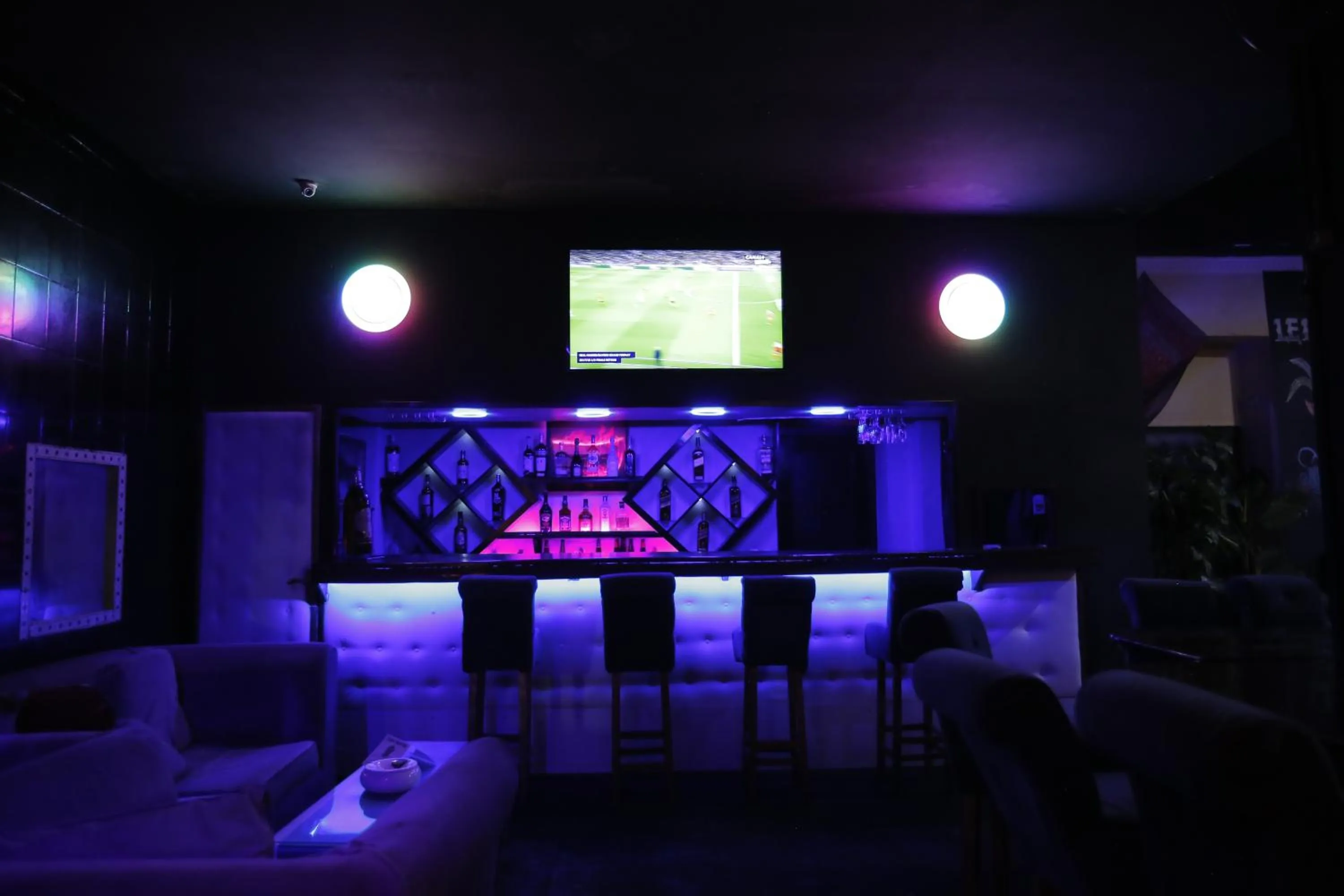 Communal lounge/ TV room in Hotel de L'Avenue - Tana City Centre