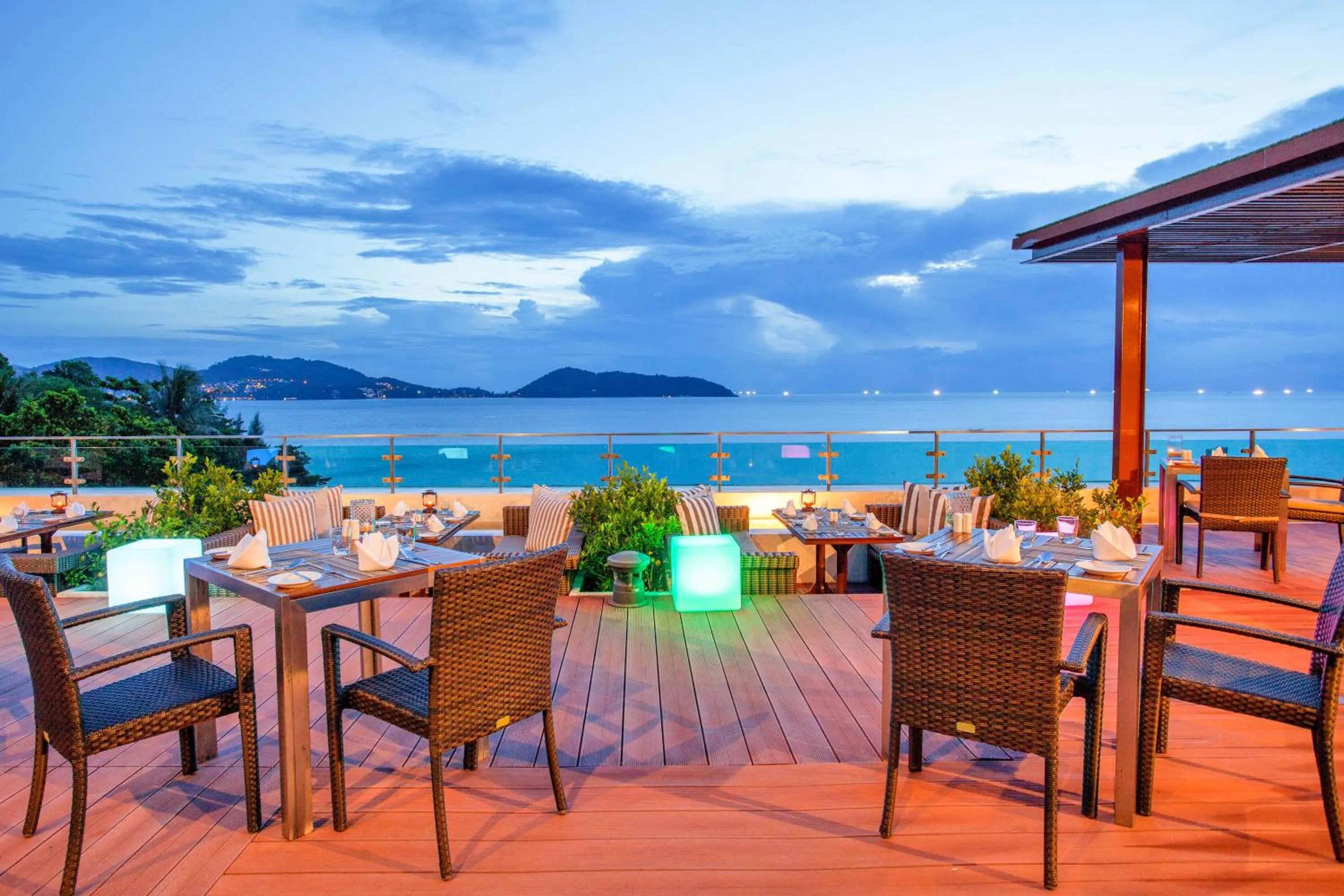 Restaurant/places to eat in Zenmaya Oceanfront Phuket, Trademark Collection by Wyndham