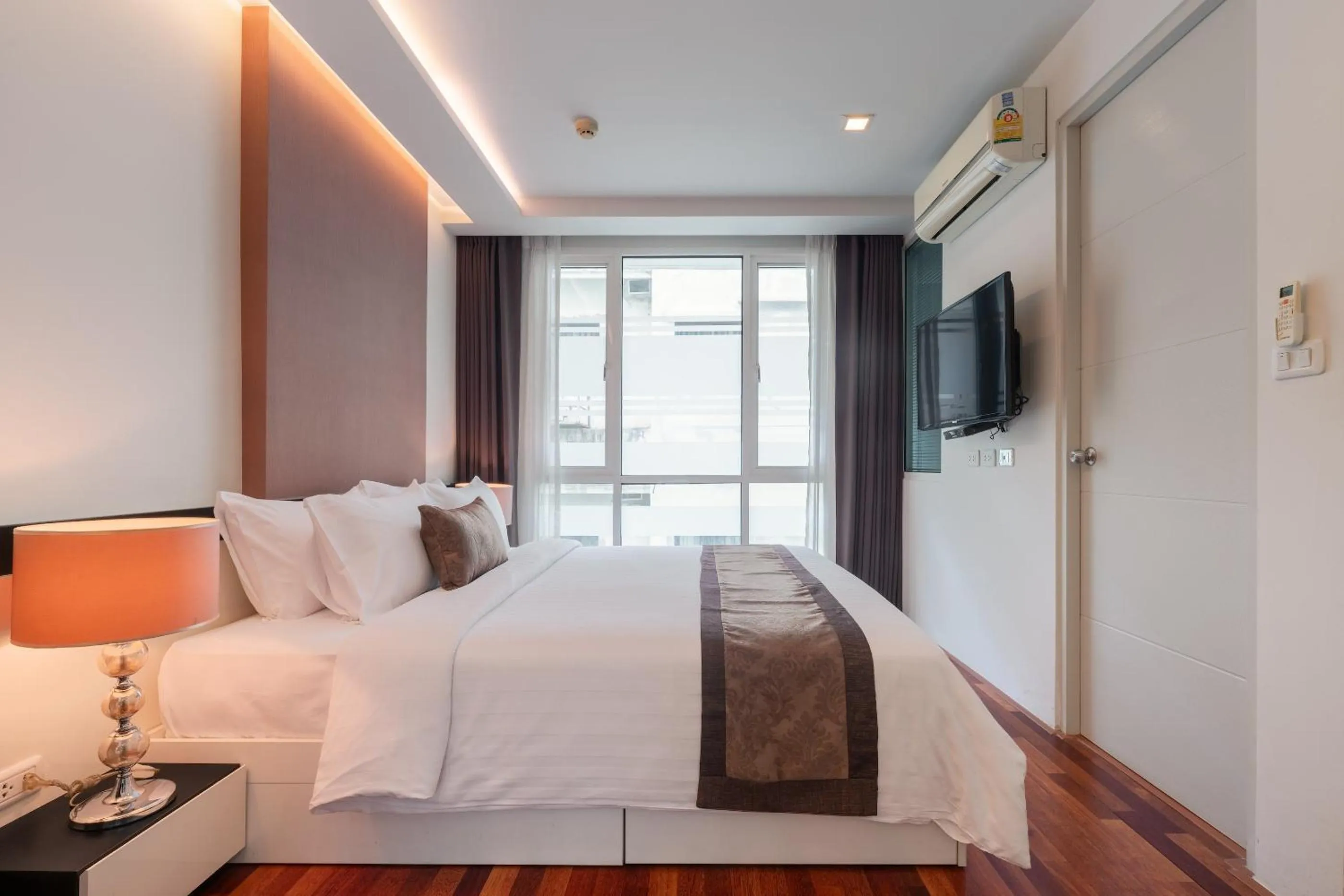 Bed in Beverly 33 by Aspira