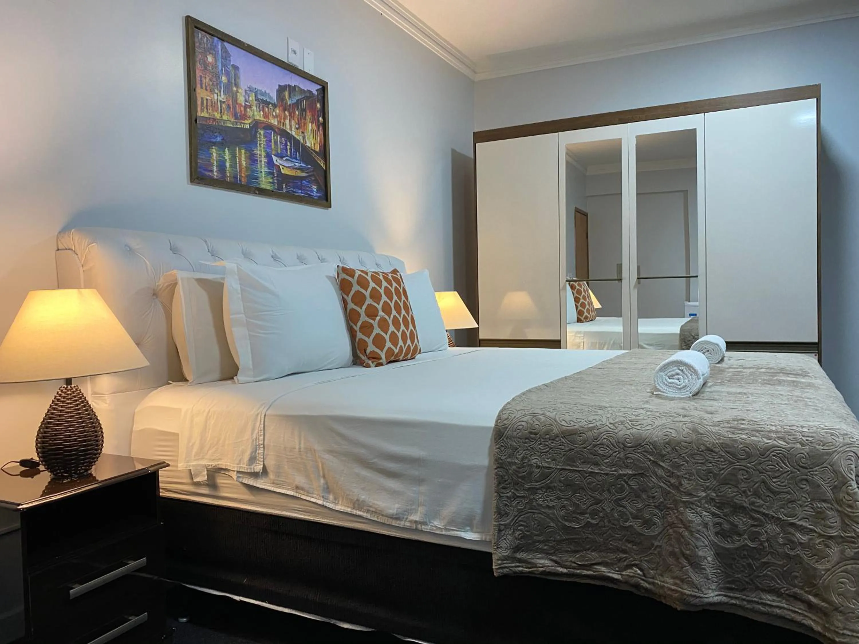 Bed in Quarto Luxo Silver