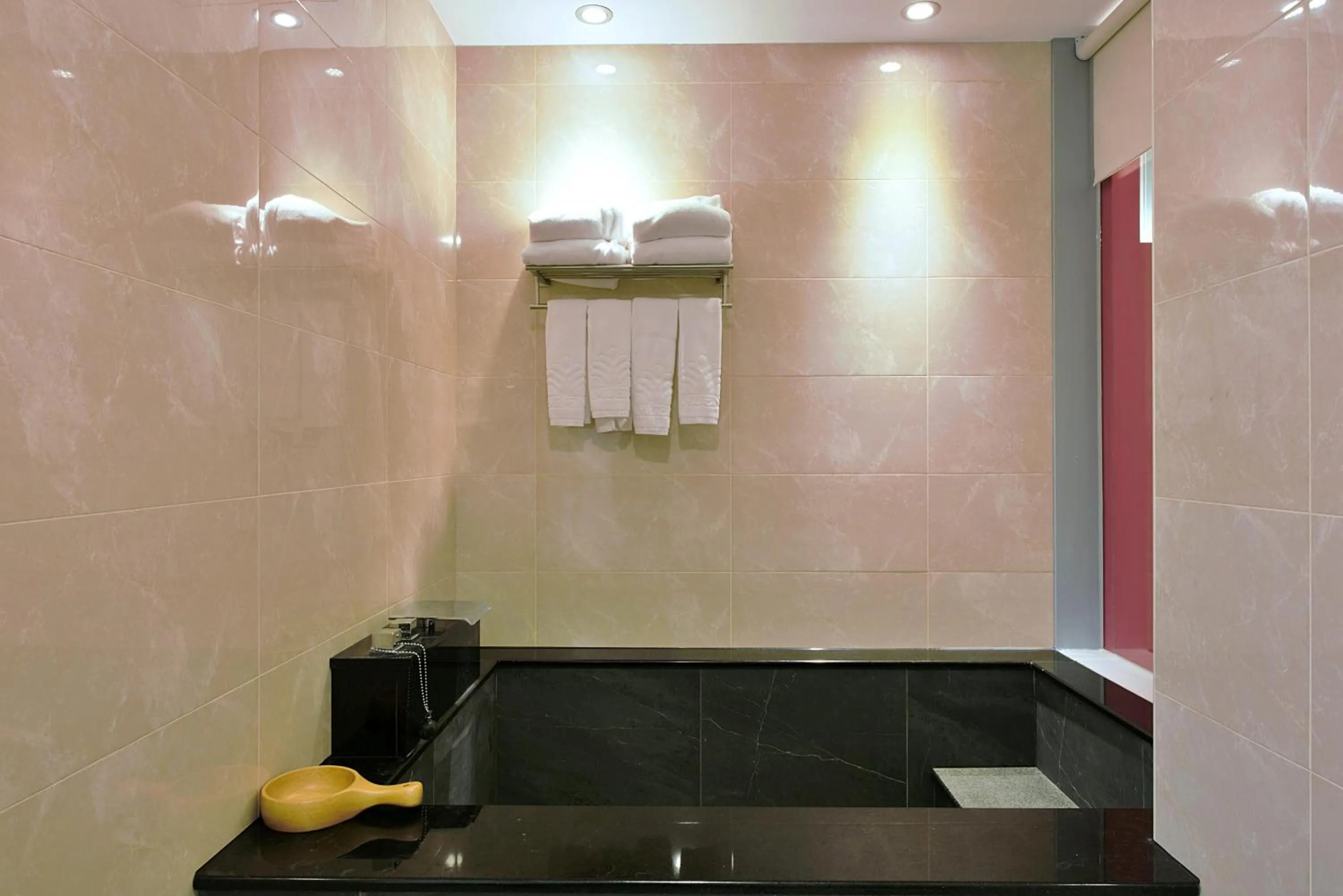 Muen Yuan Dong Hot Spring Hotel