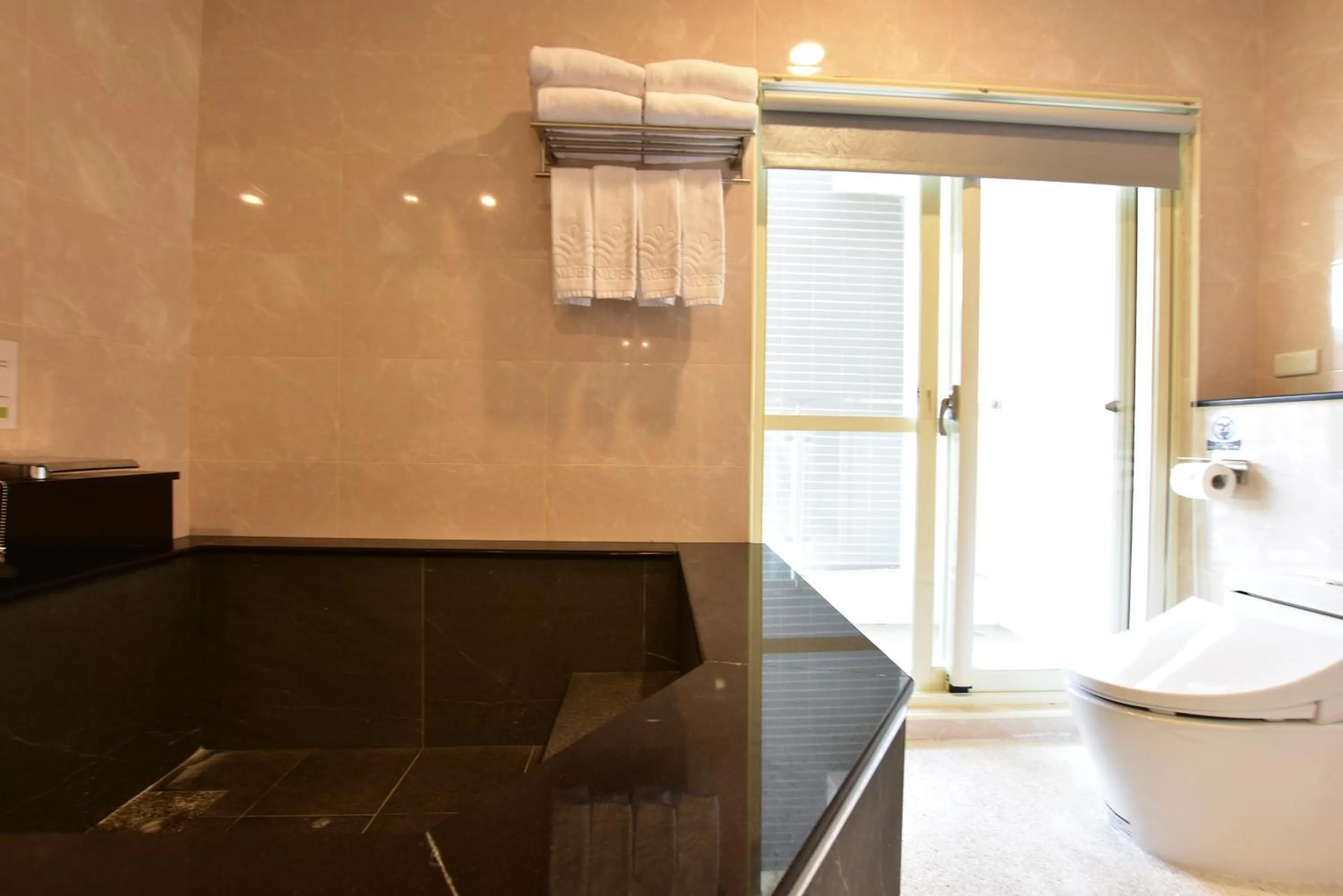 Muen Yuan Dong Hot Spring Hotel