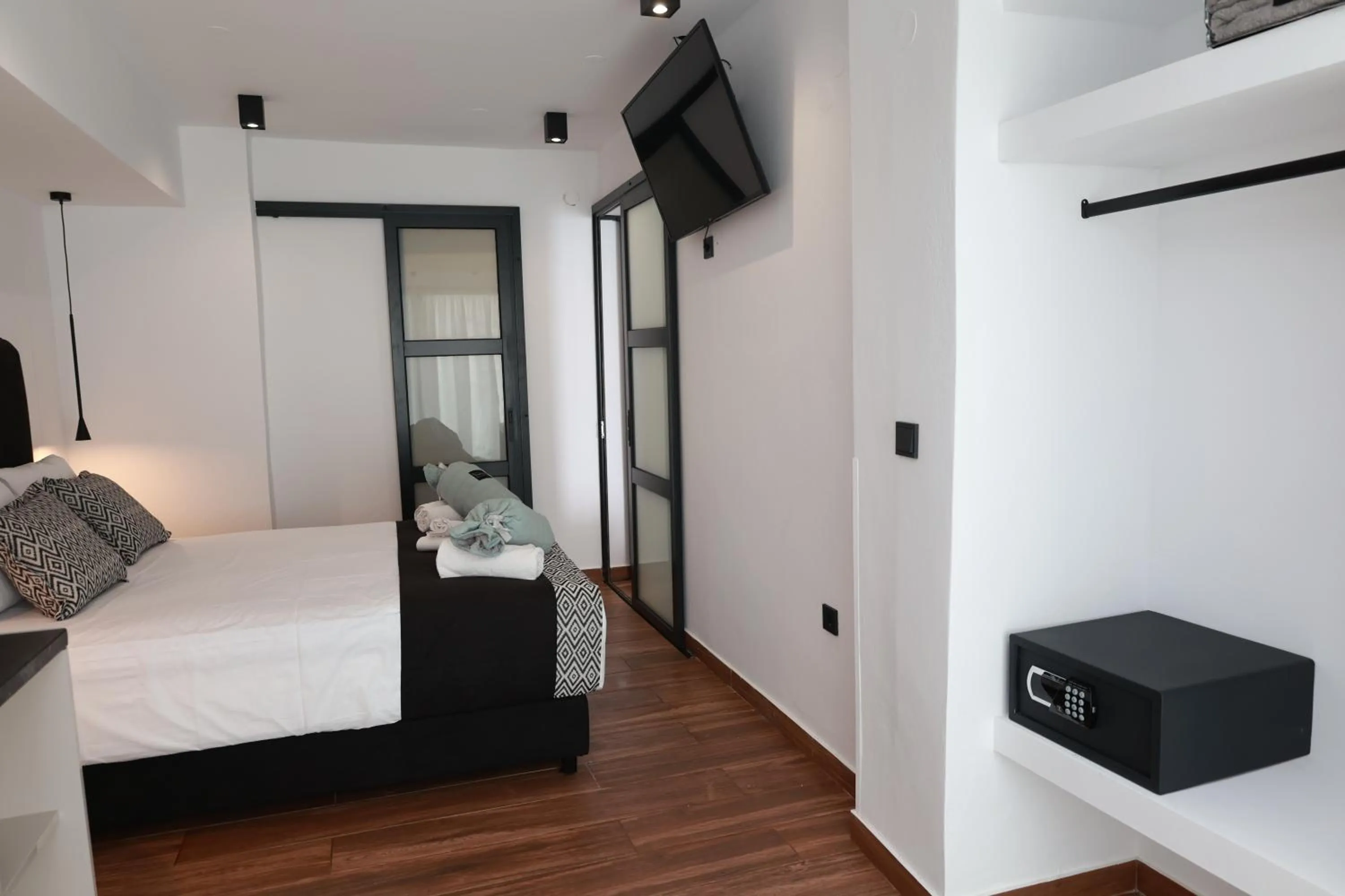 Bed in Paris-Irini Studios And Apartments